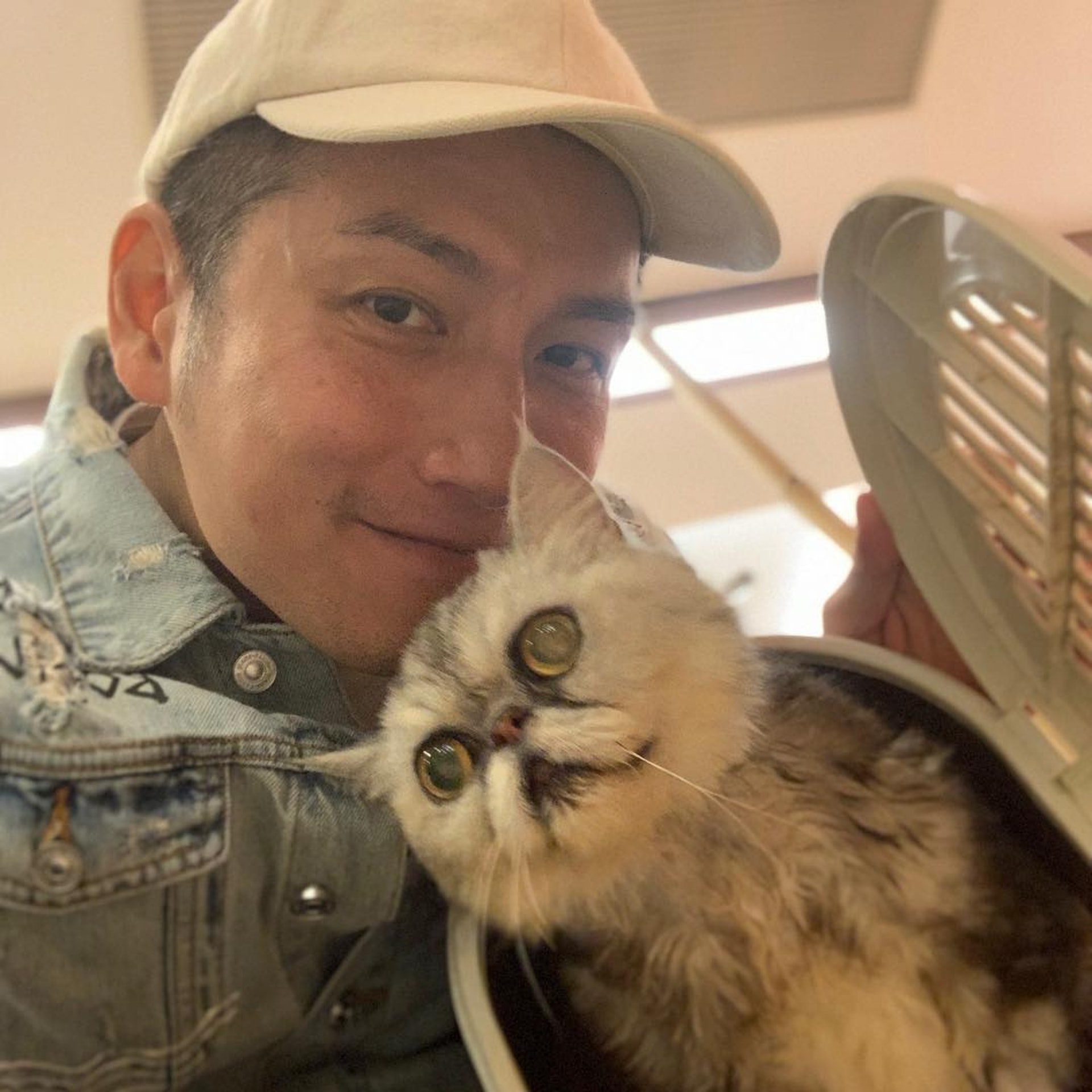 袁文傑於其社交平台發文祝賀愛貓「囝仔」10歲生日快樂。(Instagram@yuen_man_kit) 袁文傑於其社交平台發文祝賀愛貓「囝仔」10歲生日快樂。(Instagram@yuen_man_kit)