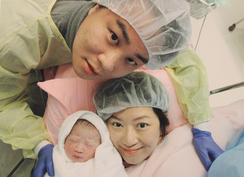 袁彌昌與容海恩2月迎接女兒降臨。（資料圖片／容海恩FB圖片）