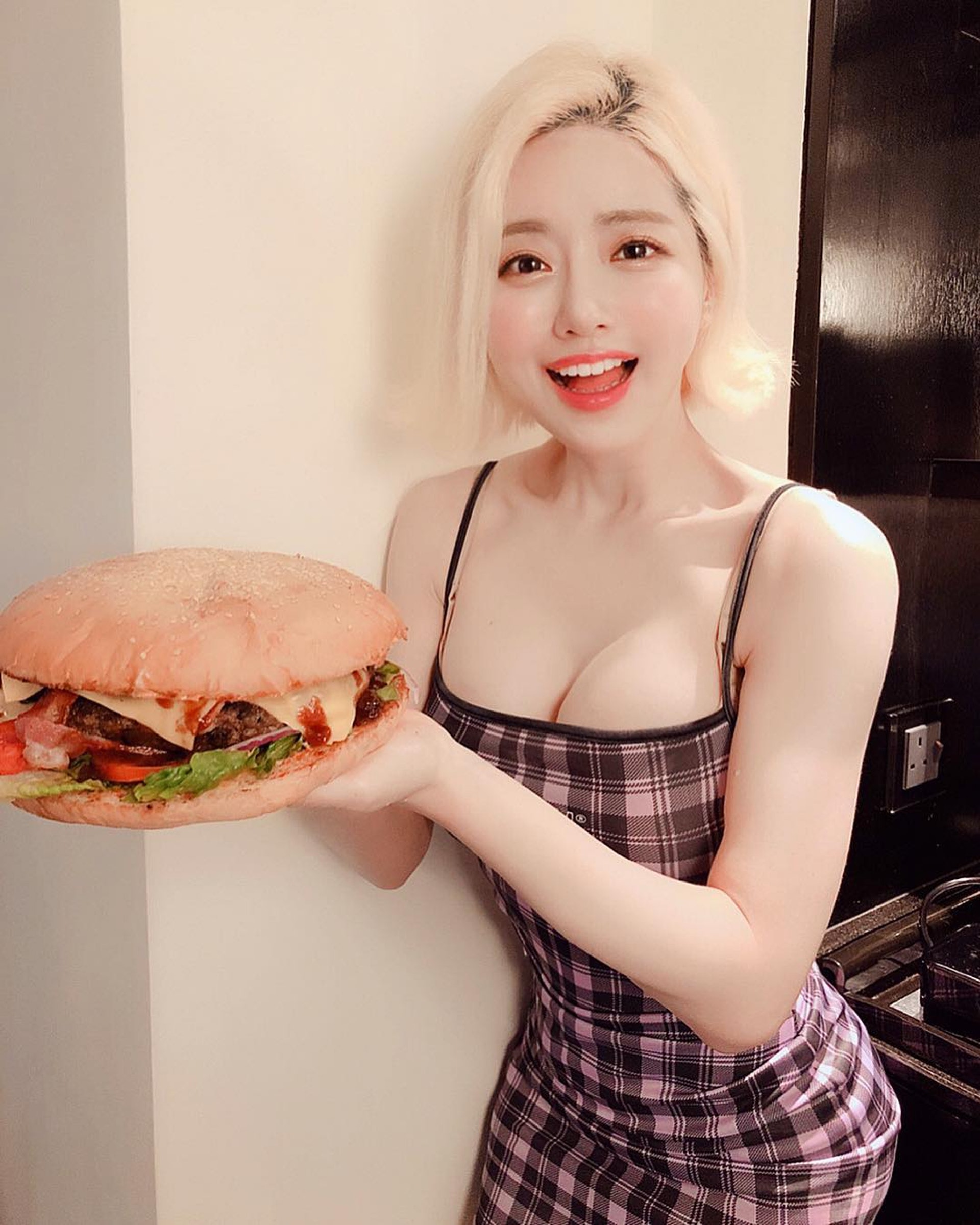 DJ SODA憑出眾外貌及驕人身材獲得大批粉絲喜愛。(DJ SODA IG) DJ SODA憑出眾外貌及驕人身材獲得大批粉絲喜愛。(DJ SODA IG)