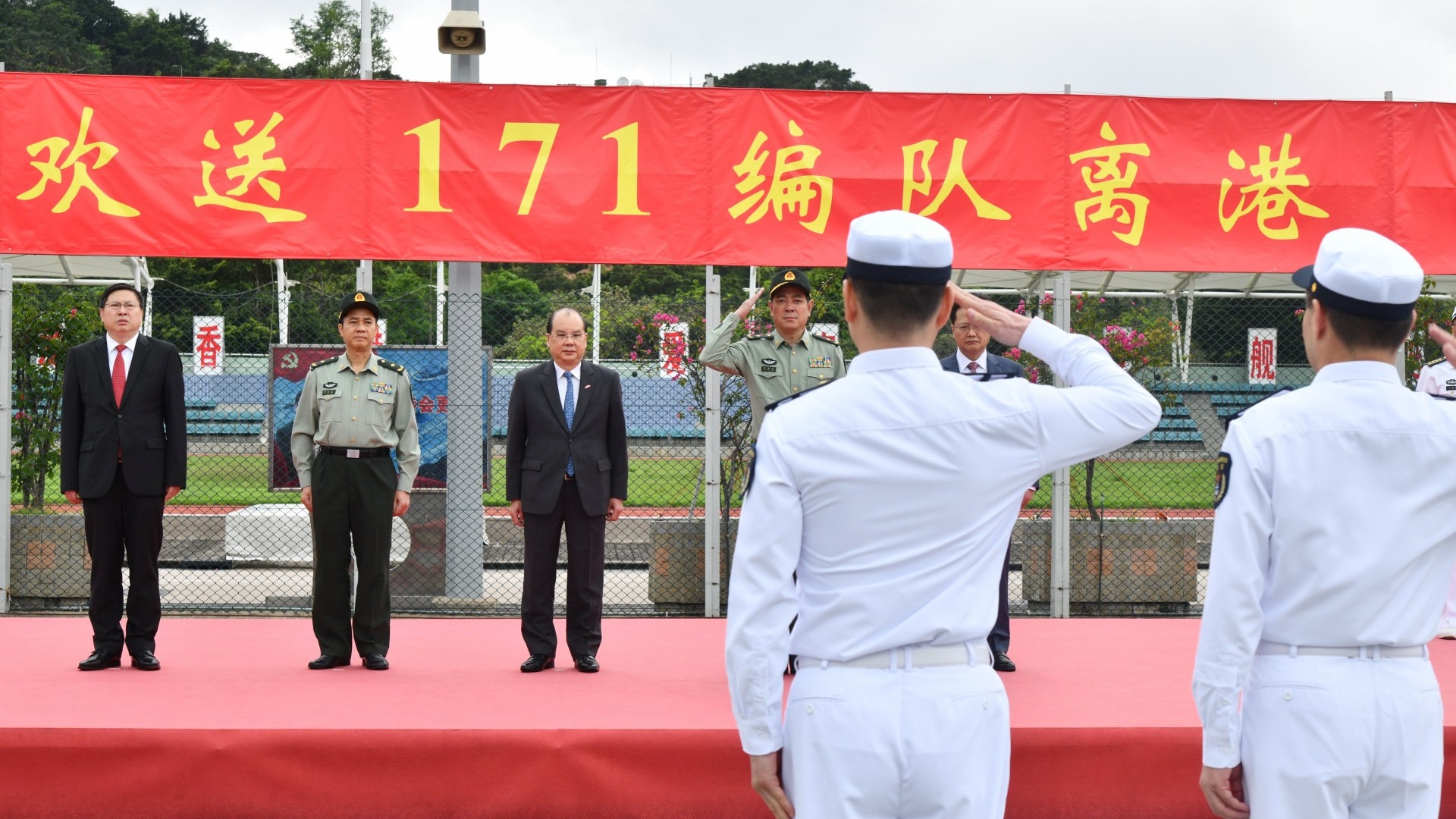 海口艦黃山艦返航張建宗 期待海軍以後多到南方的 家 香港01 政情 海口艦黃山艦返航張建宗 期待海軍以後多到南方的 家 香港01 政情