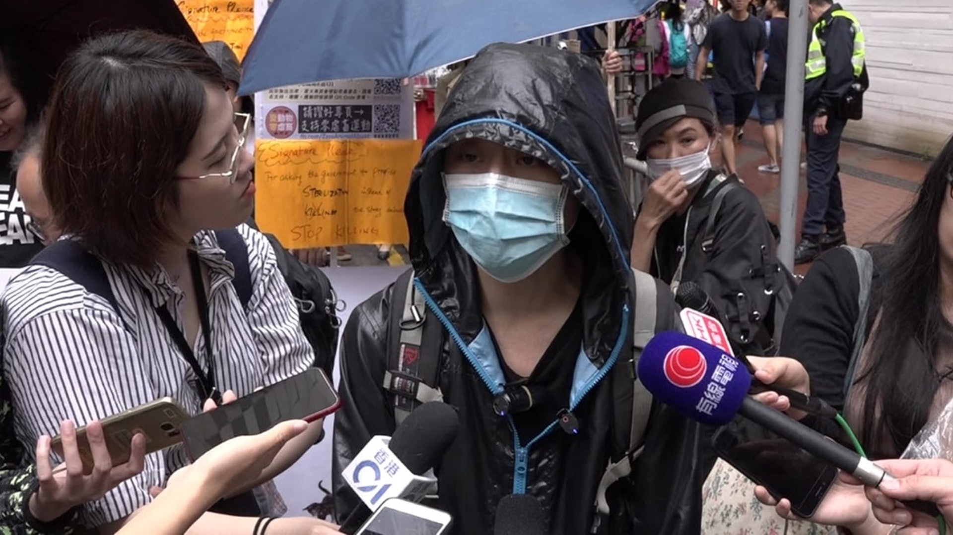 遊行發起人張先生形容政府是「放任繁殖,隨意撲殺」。(鄧穎韜攝) 遊行發起人張先生形容政府是「放任繁殖,隨意撲殺」。(鄧穎韜攝)