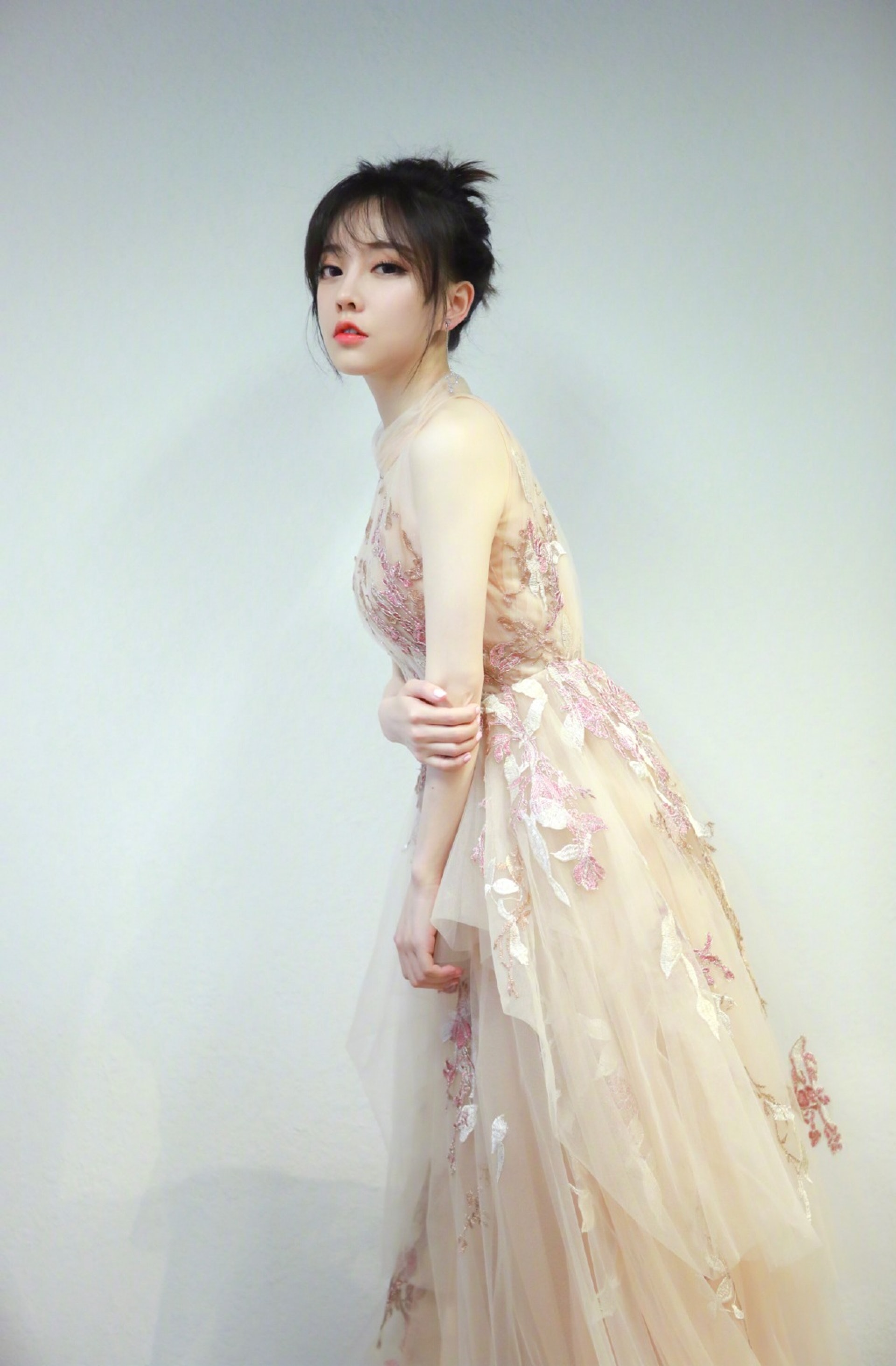 「大陸第一網紅」馮提莫(微博) 「中國第一網紅」馮提莫轉戰樂壇 微露性感獲大讚:好美, 網路正妹美女分享