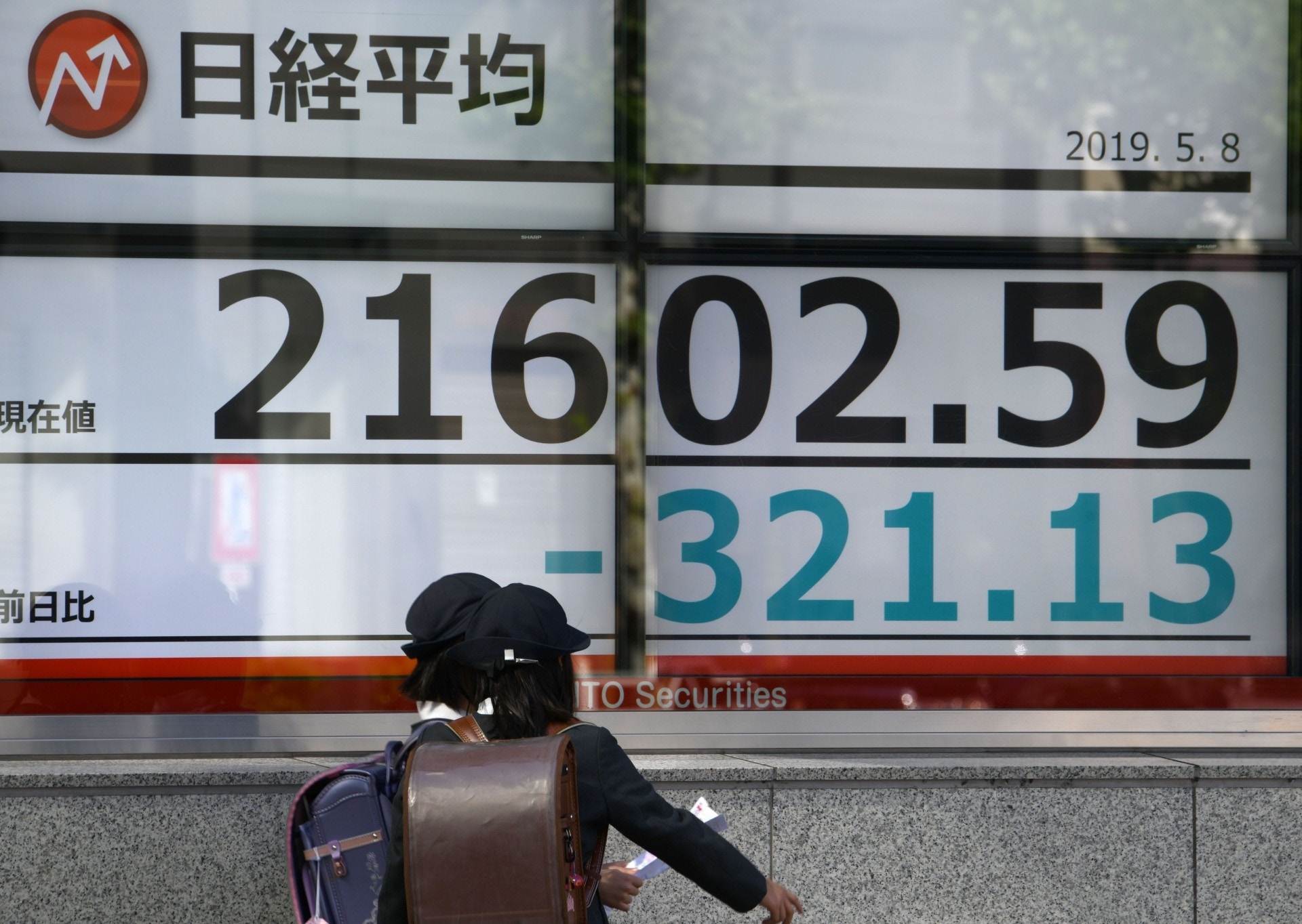 中美貿易戰】全世界股市都跌為何只有美國跌得比較少？