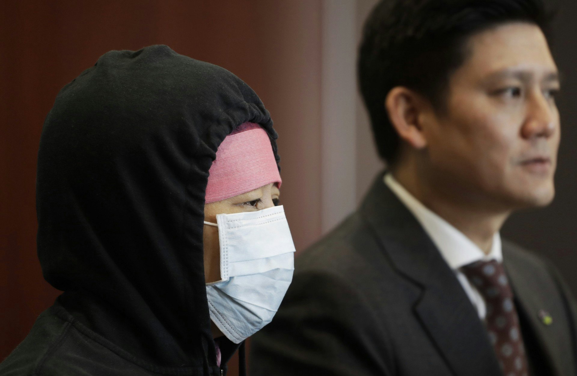 黃女士被上司要求填寫政治立場是「黃」或「藍」,她拒絕填寫並詢問為何表格中沒有「政治中立」的選項後,開始遭上司打壓及同事排擠。(資料圖片/余俊亮攝) 黃女士被上司要求填寫政治立場是「黃」或「藍」,她拒絕填寫並詢問為何表格中沒有「政治中立」的選項後,開始遭上司打壓及同事排擠。(資料圖片/余俊亮攝)