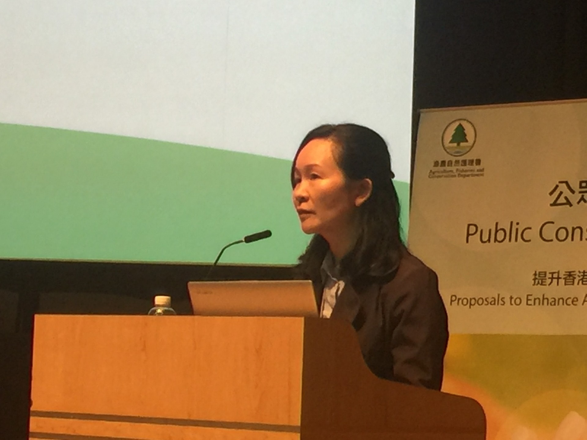 漁護署高級獸醫師周嘉慧指,就剝奪飼養權的實際執行,仍需要與律政司方面再商討。(李家偉攝) 漁護署高級獸醫師周嘉慧指,就剝奪飼養權的實際執行,仍需要與律政司方面再商討。(李家偉攝)