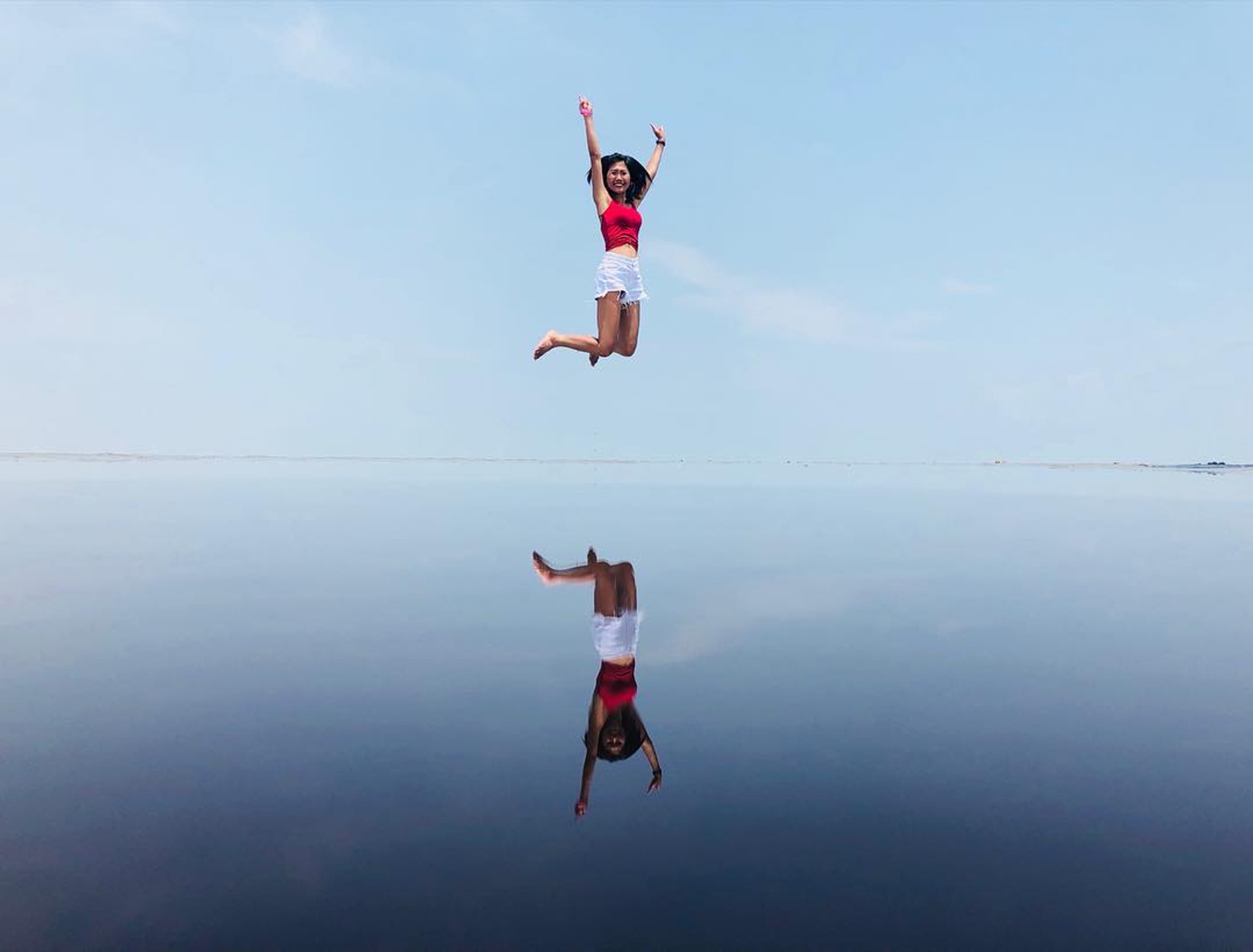 此外,受潮汐影響,「天空之鏡」只於初一十五的前後幾日出現,而且只會出現數小時。(Instagram@june_h_june_h)