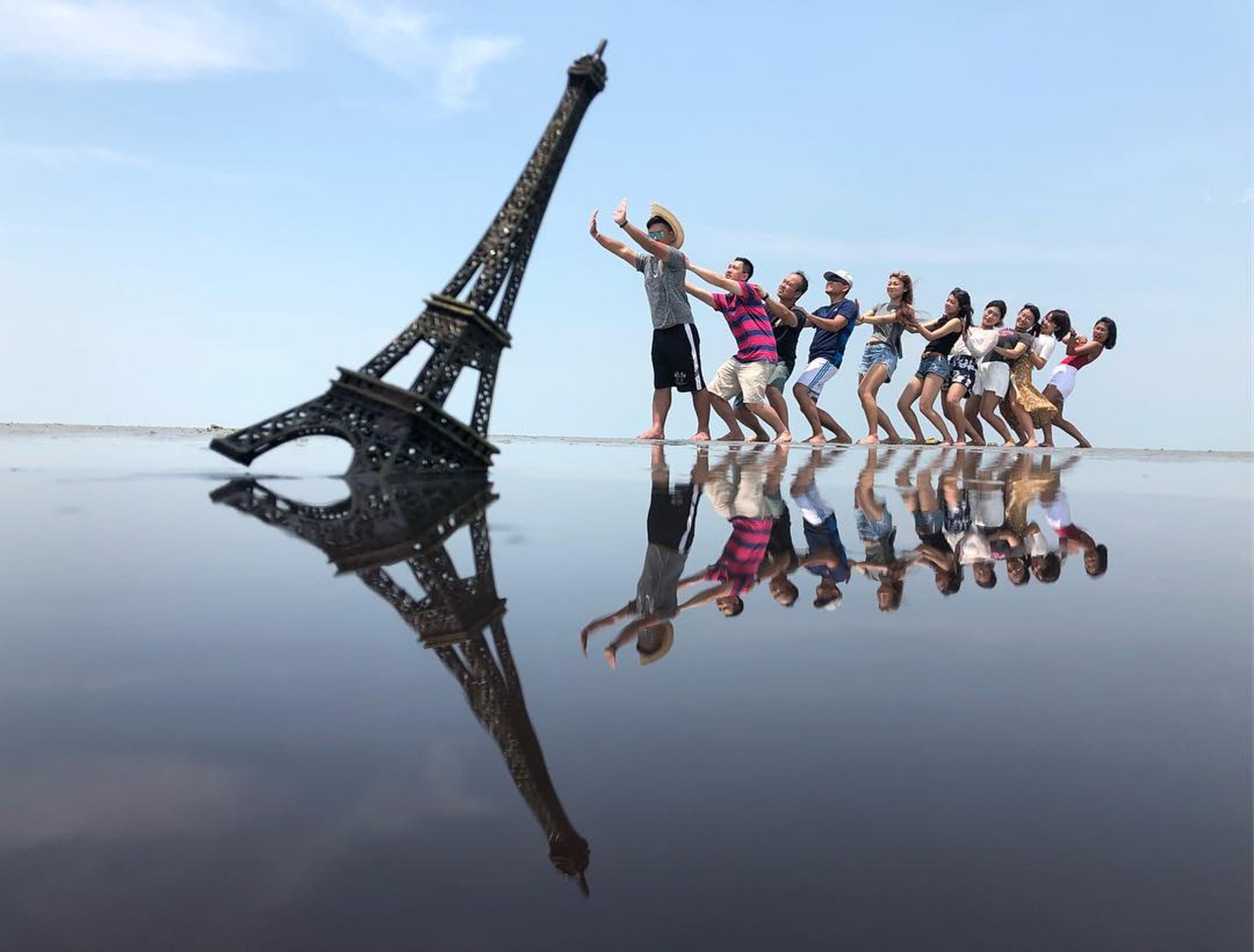 據說這秘景一早被當地漁民發現,直至近年當地發展旅遊業才將它推介到世界各地。要欣賞這美景並不容易,首先要天公造美,否則船夫不會冒險出海(Instagram@june_h_june_h)