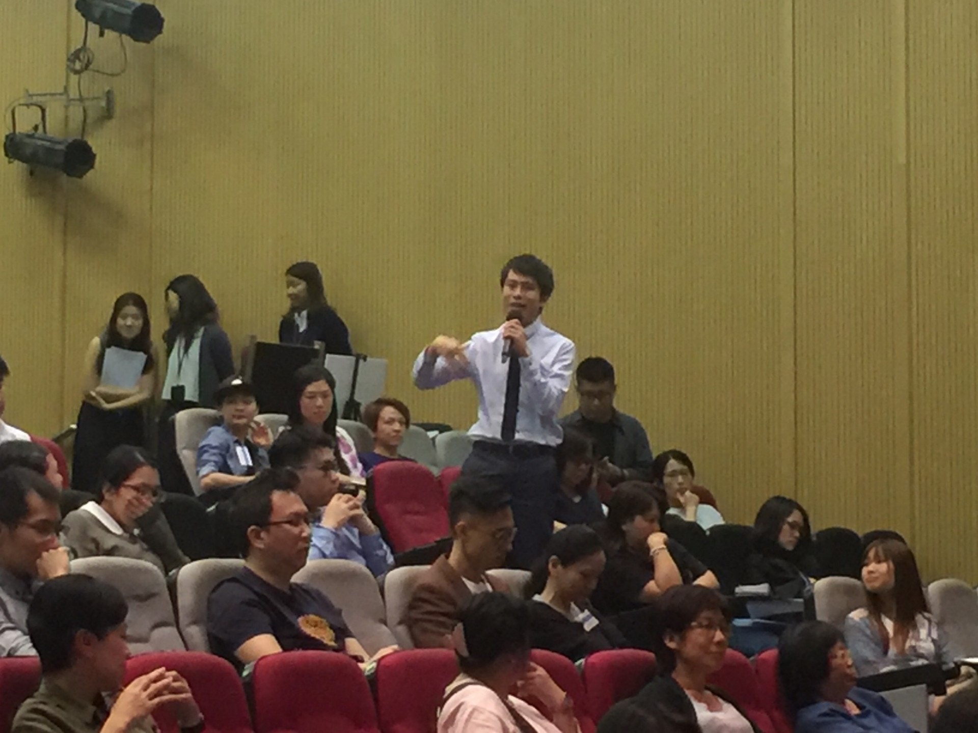 一直關注動物保護的立法會議員鄺俊宇希望署方承諾將刑罰提高至最高10年。(李家偉攝) 一直關注動物保護的立法會議員鄺俊宇希望署方承諾將刑罰提高至最高10年。(李家偉攝)