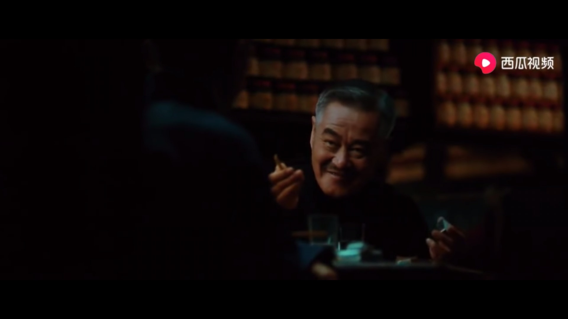 丁葉一戰,高來高去,多數影評皆批為武戲文演,然筆者卻認為另有弦外之音。(圖片擷取自:YouTube,http://bit.ly/2WzsClH) 丁葉一戰,高來高去,多數影評皆批為武戲文演,然筆者卻認為另有弦外之音。(圖片擷取自:YouTube,http://bit.ly/2WzsClH)