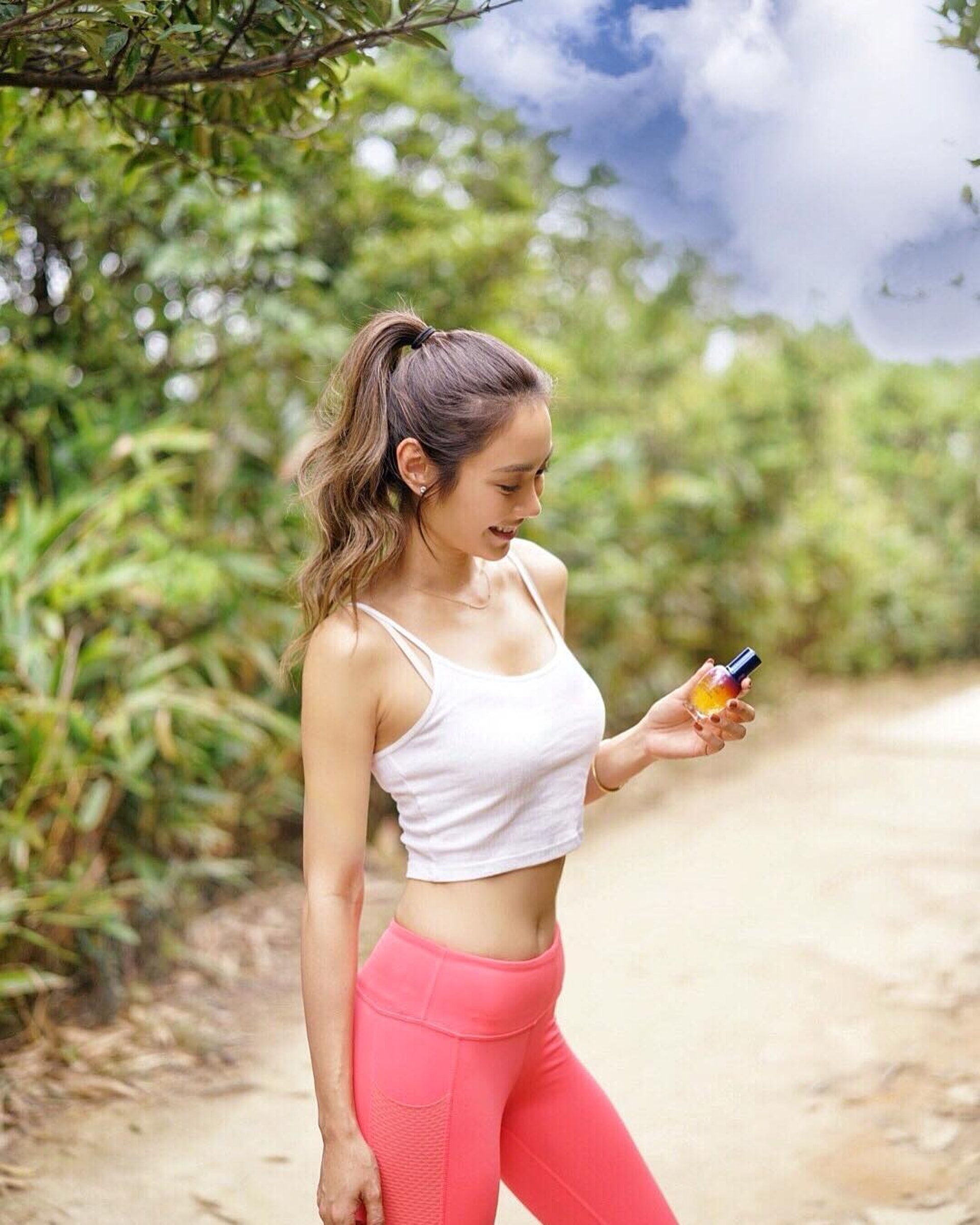 時不時也會有一些品牌贊助的照片。(IG圖片 / sadelle) 時不時也會有一些品牌贊助的照片。(IG圖片 / sadelle)