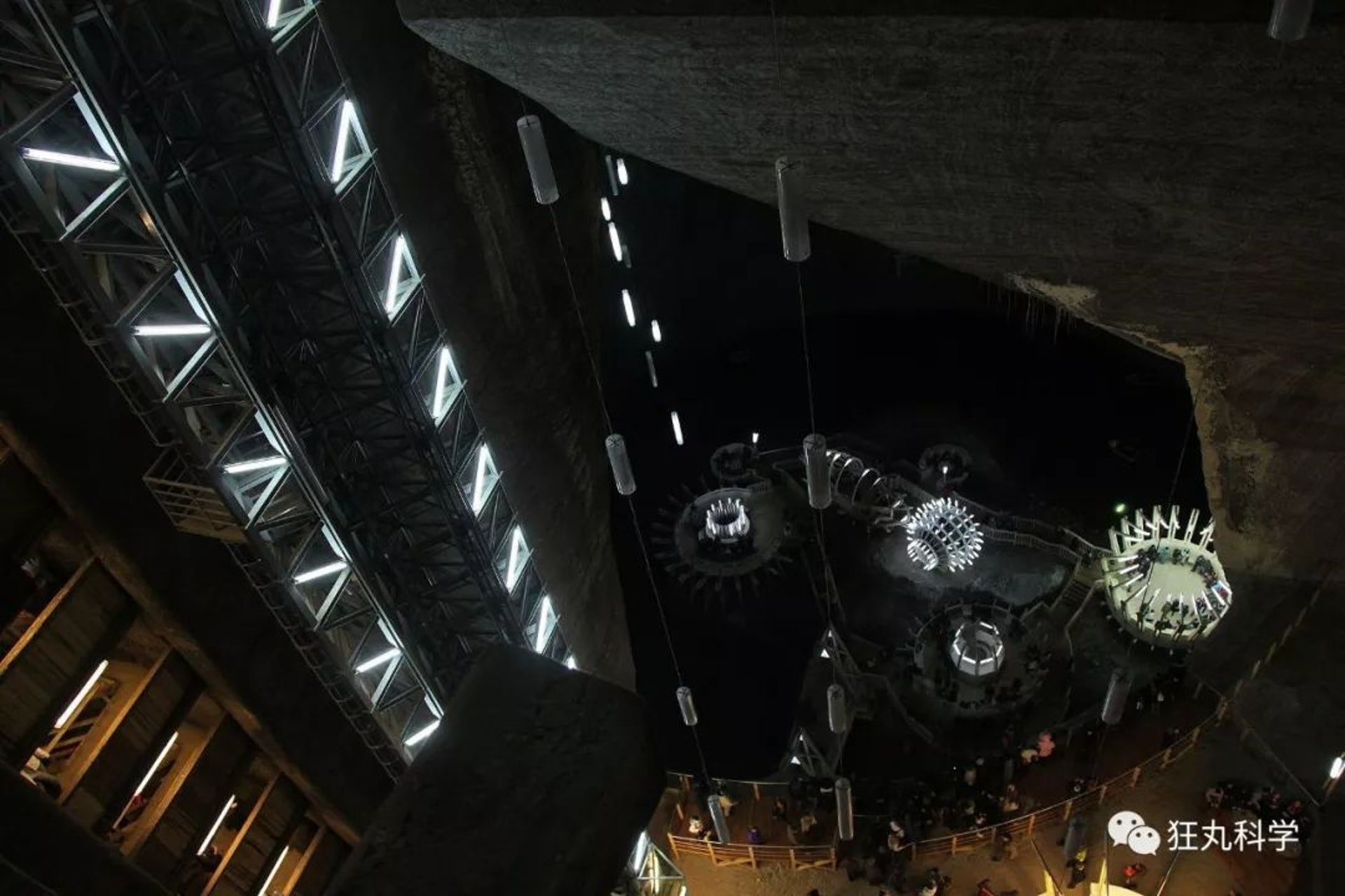 陰暗潮濕又污糟 羅馬尼亞地下鹽礦打破你對地下城印象 香港01 開罐 陰暗潮濕又污糟 羅馬尼亞地下鹽礦打破你對地下城印象 香港01 開罐