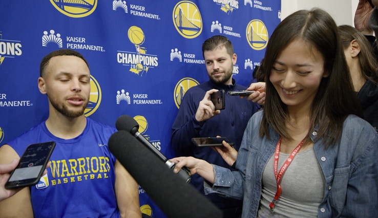 最美NBA前線女記者,業務能力超出眾,直言黑人球員身體格外強壯!-黑特籃球-NBA新聞影音圖片分享社區