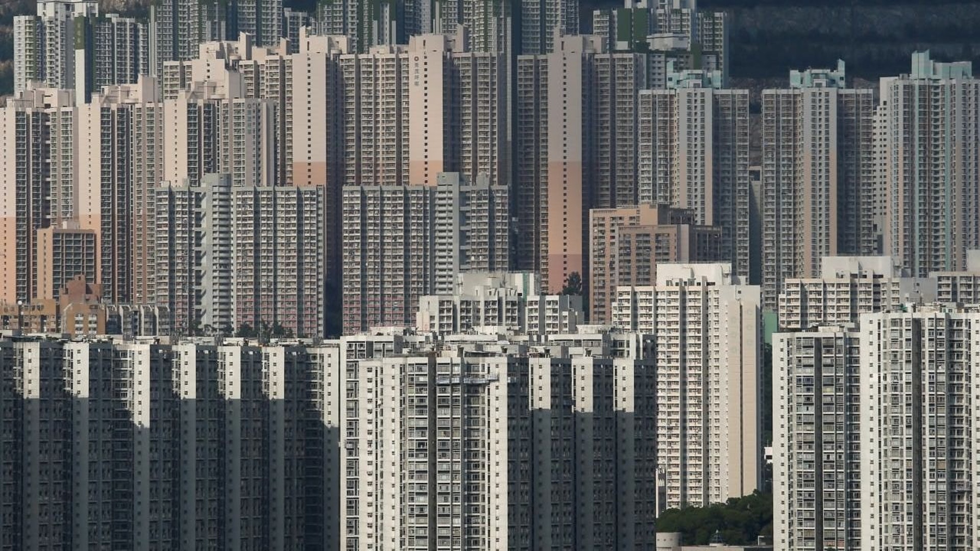 日前一名連登仔在網上發文抱怨,指準備買樓結婚,但未來外父外母卻要求同住,因要賣樓幫兒子付首期,令他相當不滿。(資料圖片) 日前一名連登仔在網上發文抱怨,指準備買樓結婚,但未來外父外母卻要求同住,因要賣樓幫兒子付首期,令他相當不滿。(資料圖片)