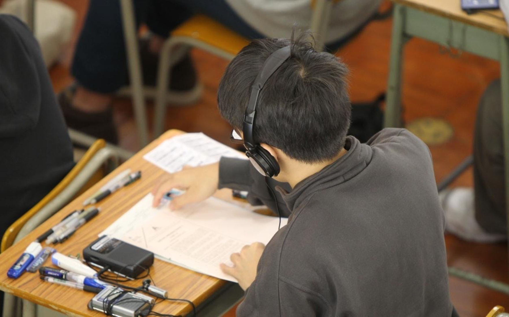 早前有調查顯示，逾六成受訪應屆考生從未使用過收音機。(資料圖片)