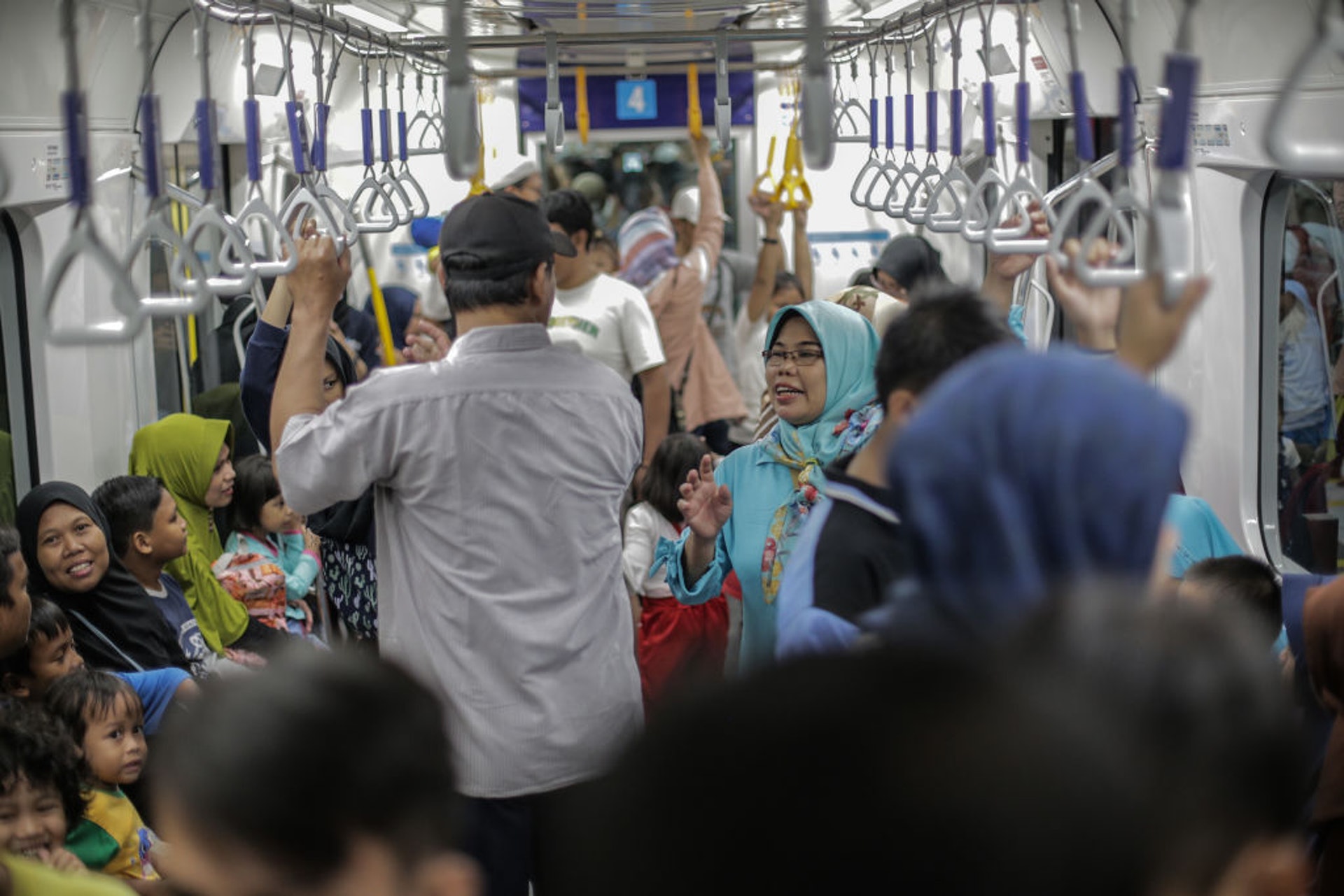 雅加達地鐵於三月正式開通，但短期內也難以解決市內交通大擠塞的情況。(Getty Images）