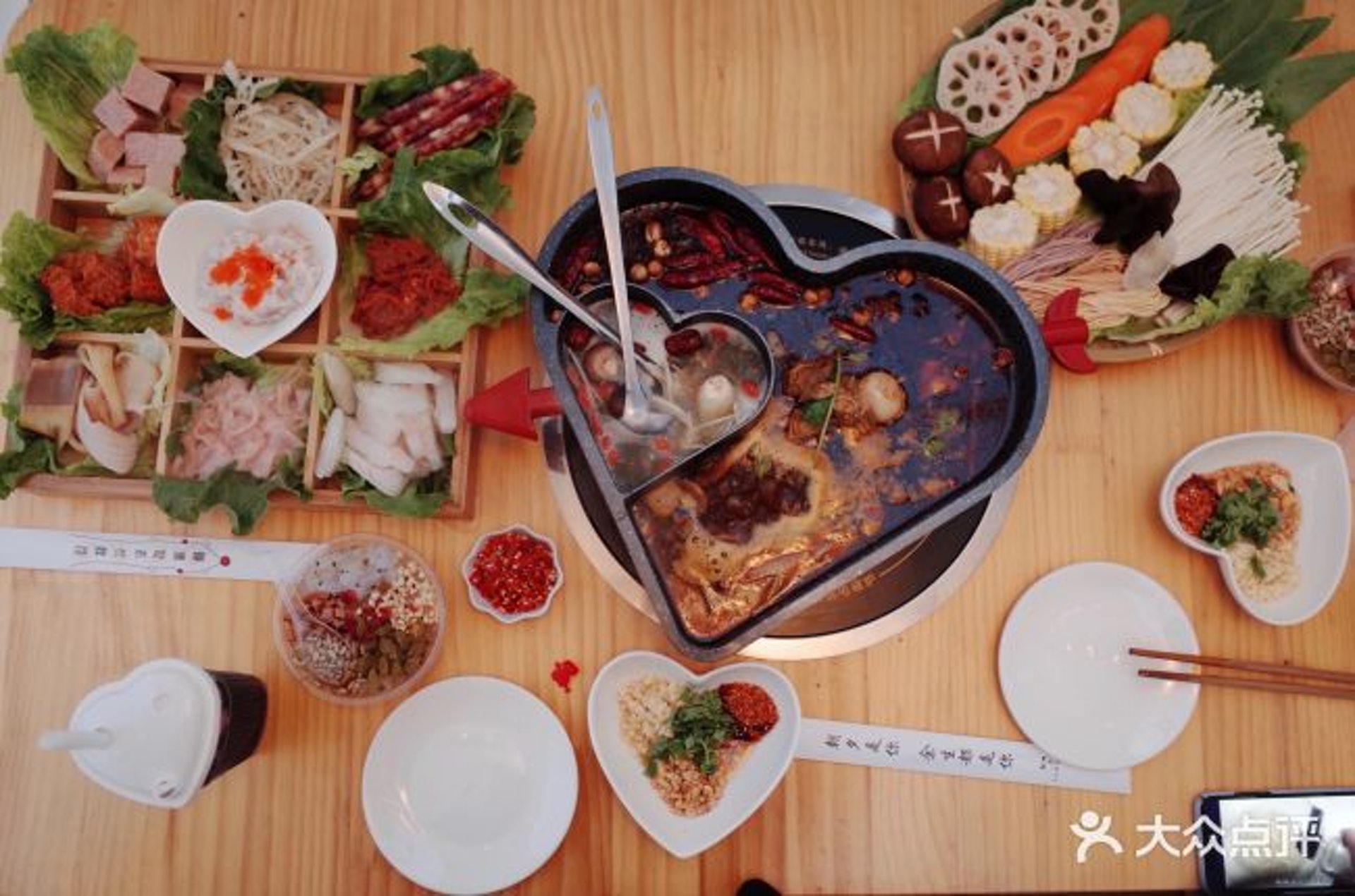 愛心鍋的造型,也太少女了吧!(圖片來源:一期一會C小姐@大眾點評) 深圳美食