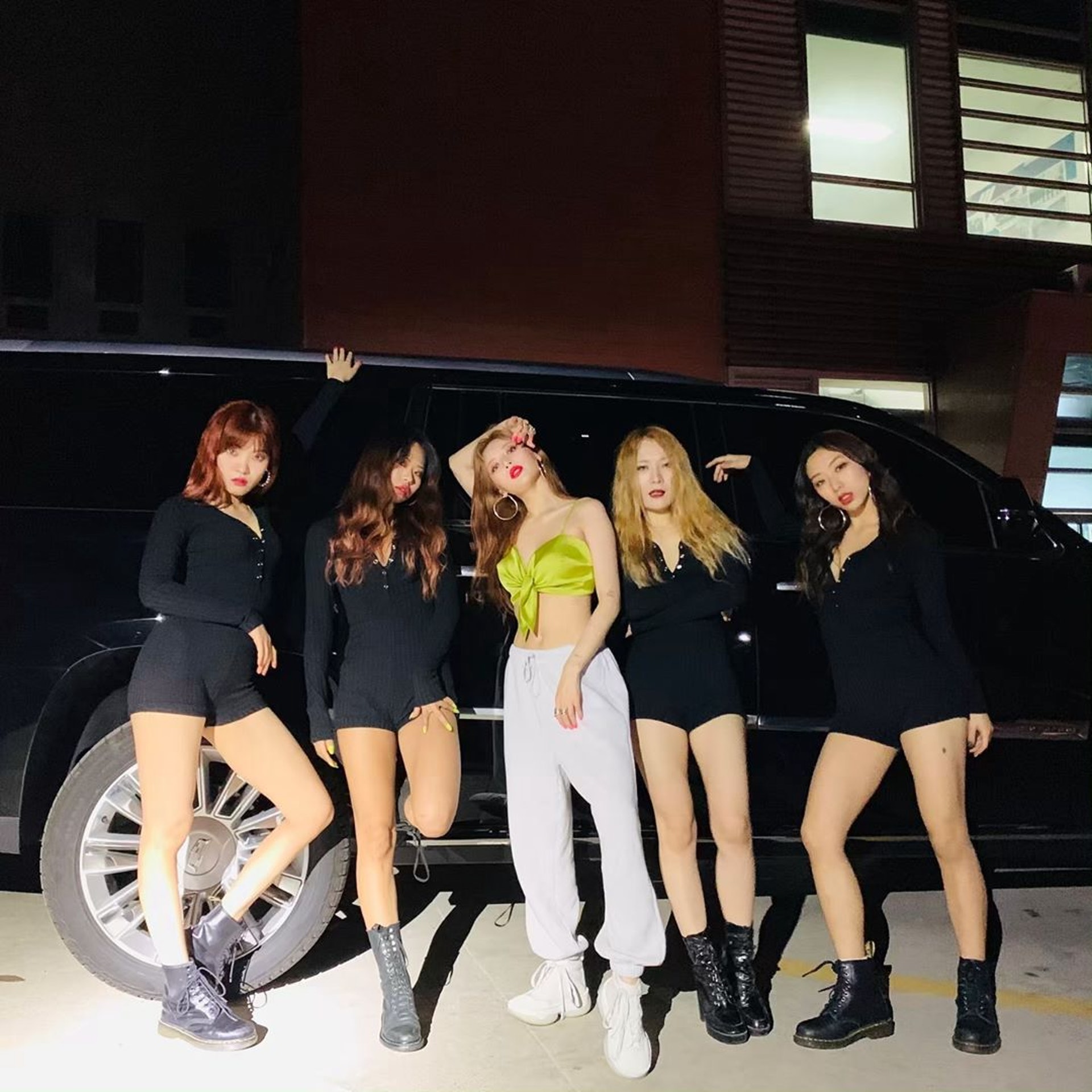 泫雅與伴舞合照(Instagram:@hyunah_aa) 泫雅與伴舞合照(Instagram:@hyunah_aa)