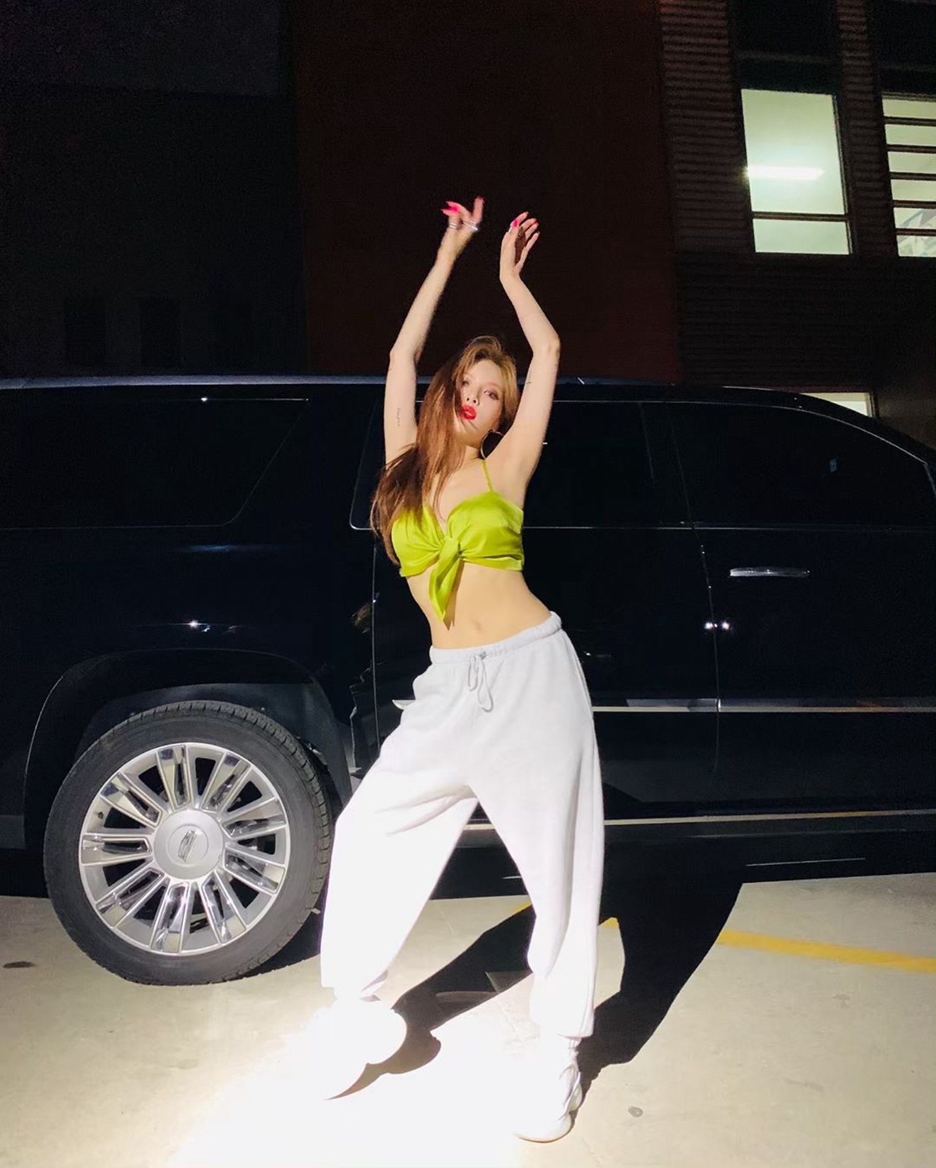 一舉手一投足都好性感(Instagram:@hyunah_aa) 一舉手一投足都好性感(Instagram:@hyunah_aa)
