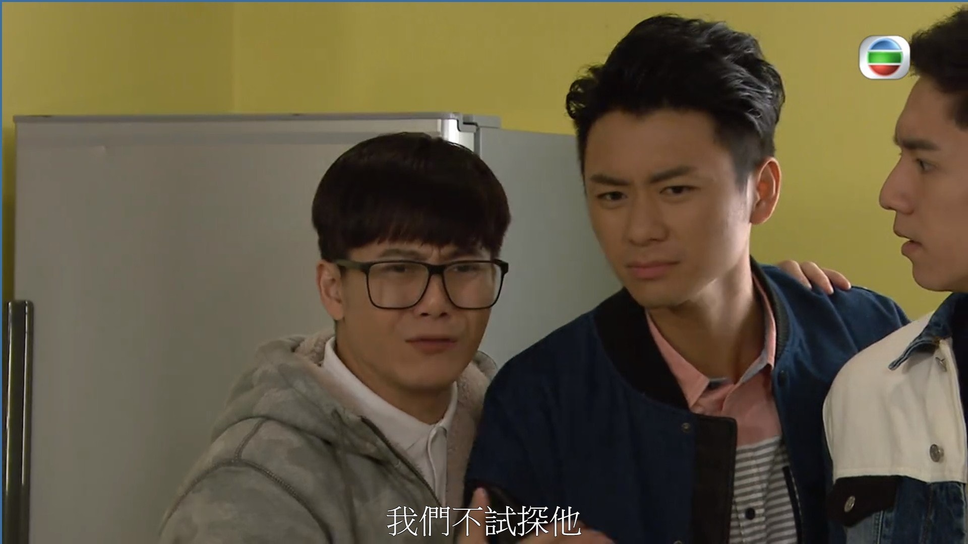 傻強一角已經被out三個多月。(TVB《開心速遞》電視截圖) 傻強一角已經被out三個多月。(TVB《開心速遞》電視截圖)