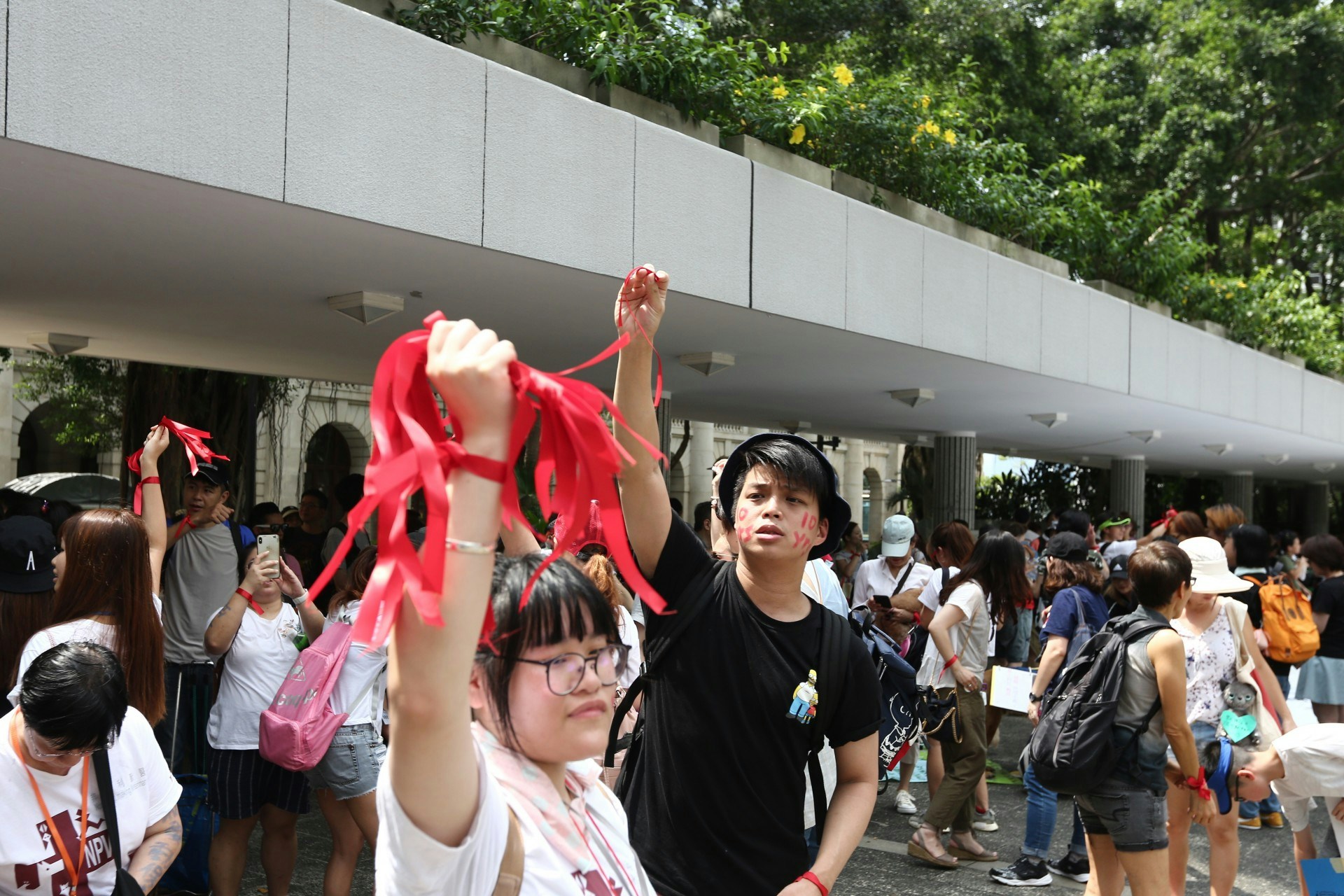 遊行人士除了要求政府提高罰則,同時要求政府成立動物警察。(羅君豪攝) 遊行人士除了要求政府提高罰則,同時要求政府成立動物警察。(羅君豪攝)