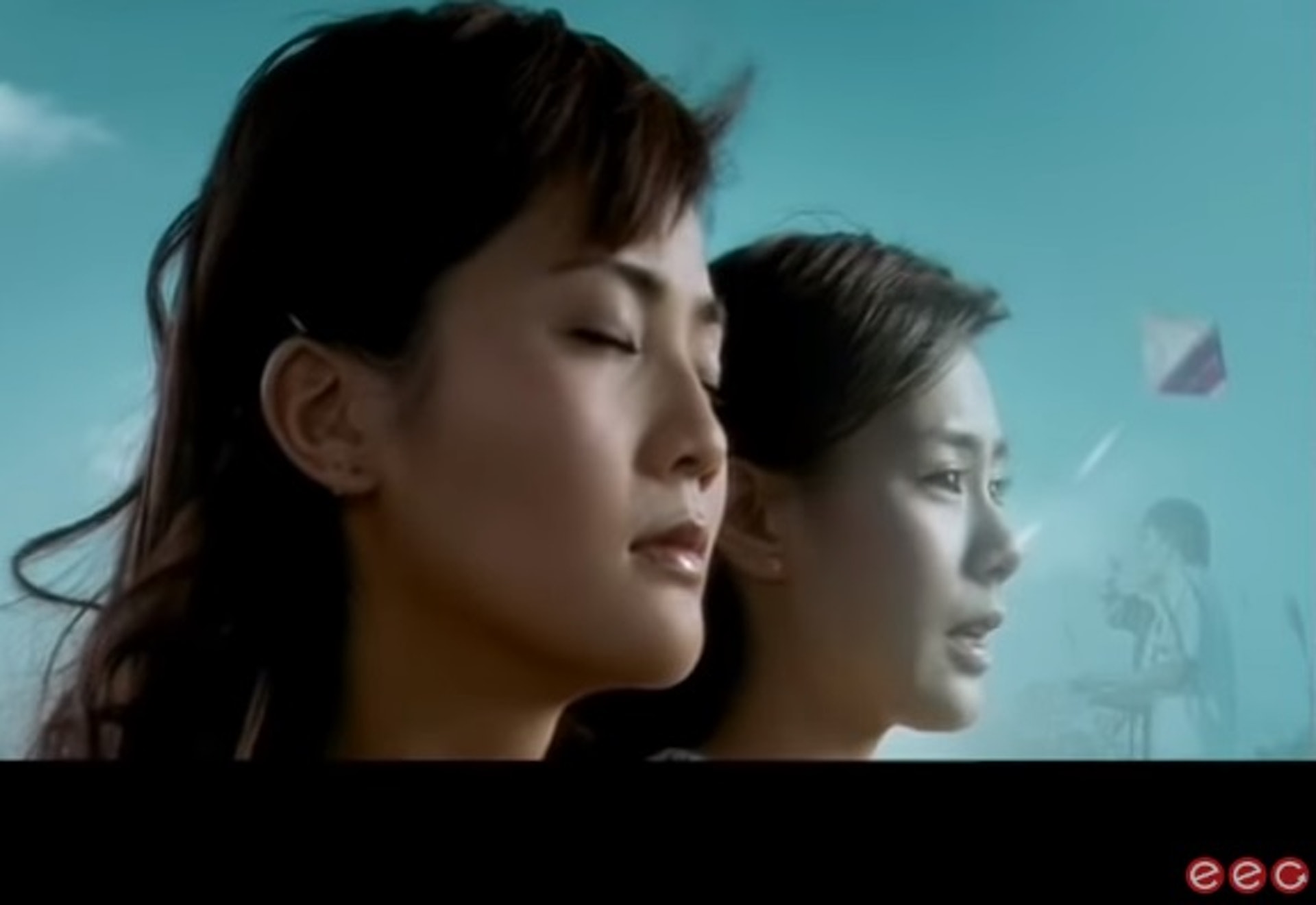 18年來,蔡卓妍(阿Sa)和鍾欣潼(阿嬌)都在身邊陪伴對方。這些珍貴moment,你又記得幾多?(Twins《風箏與風》MV截圖) 18年來,蔡卓妍(阿Sa)和鍾欣潼(阿嬌)都在身邊陪伴對方。這些珍貴moment,你又記得幾多?(Twins《風箏與風》MV截圖)