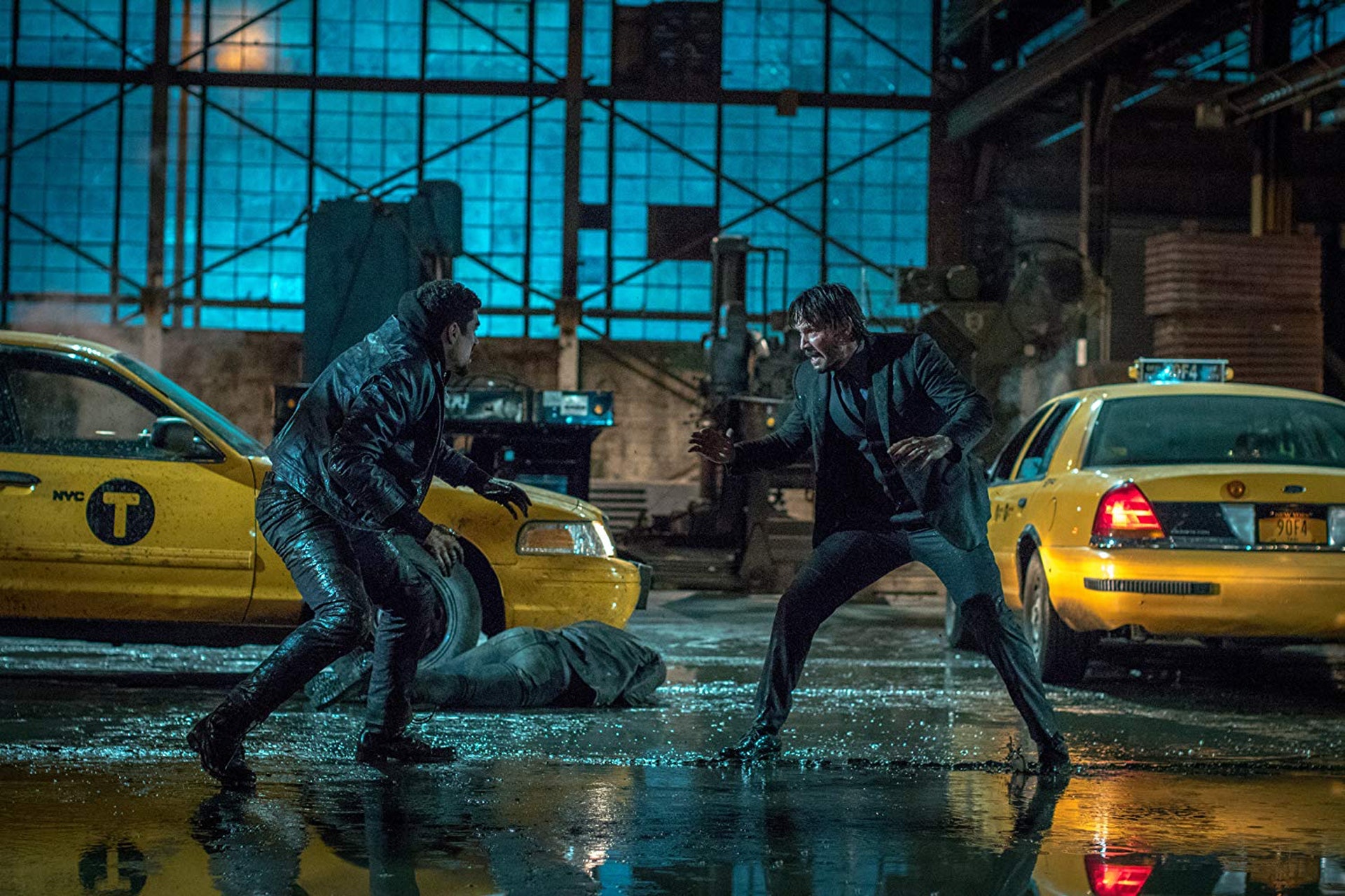 徒手都可以輕易殺人。(《殺神John Wick 2》劇照) 徒手都可以輕易殺人。(《殺神John Wick 2》劇照)