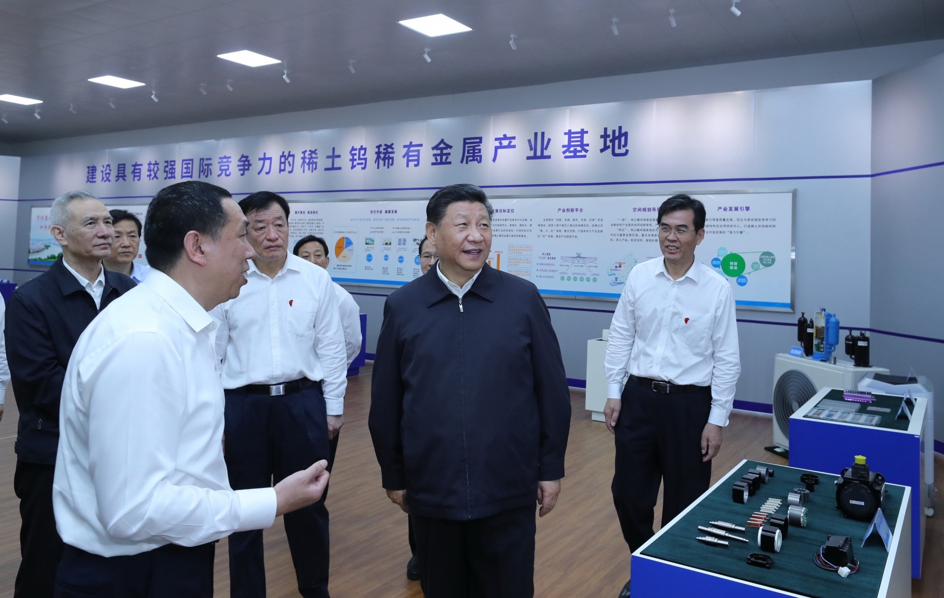 習近平周一（20日）赴江西考察調研，了解企業生產經營和稀土產業發展情況。（新華社）