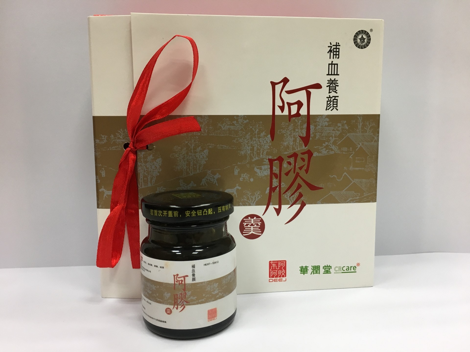 衞生署指華潤堂涉嫌非法管有一款名為「阿膠羹」的未經註冊中成藥。（衞生署提供）
