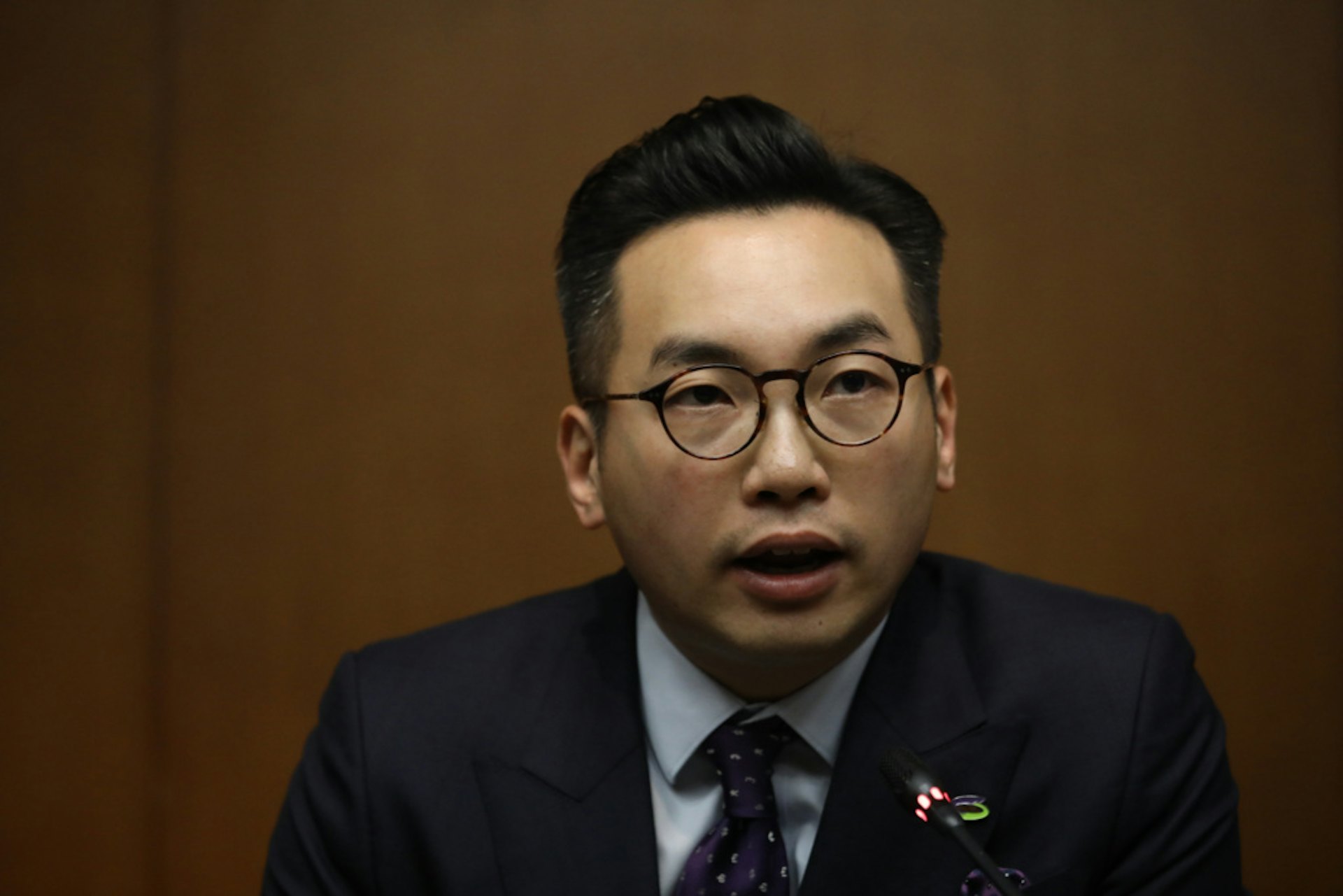 早前草擬「域外法權方案」,並以私人條例草案形式提交立法會的公民黨立法會議員楊岳橋申請草案豁免委員會審議程序「直上大會」。(資料圖片/盧翊銘攝) 早前草擬「域外法權方案」,並以私人條例草案形式提交立法會的公民黨立法會議員楊岳橋申請草案豁免委員會審議程序「直上大會」。(資料圖片/盧翊銘攝)