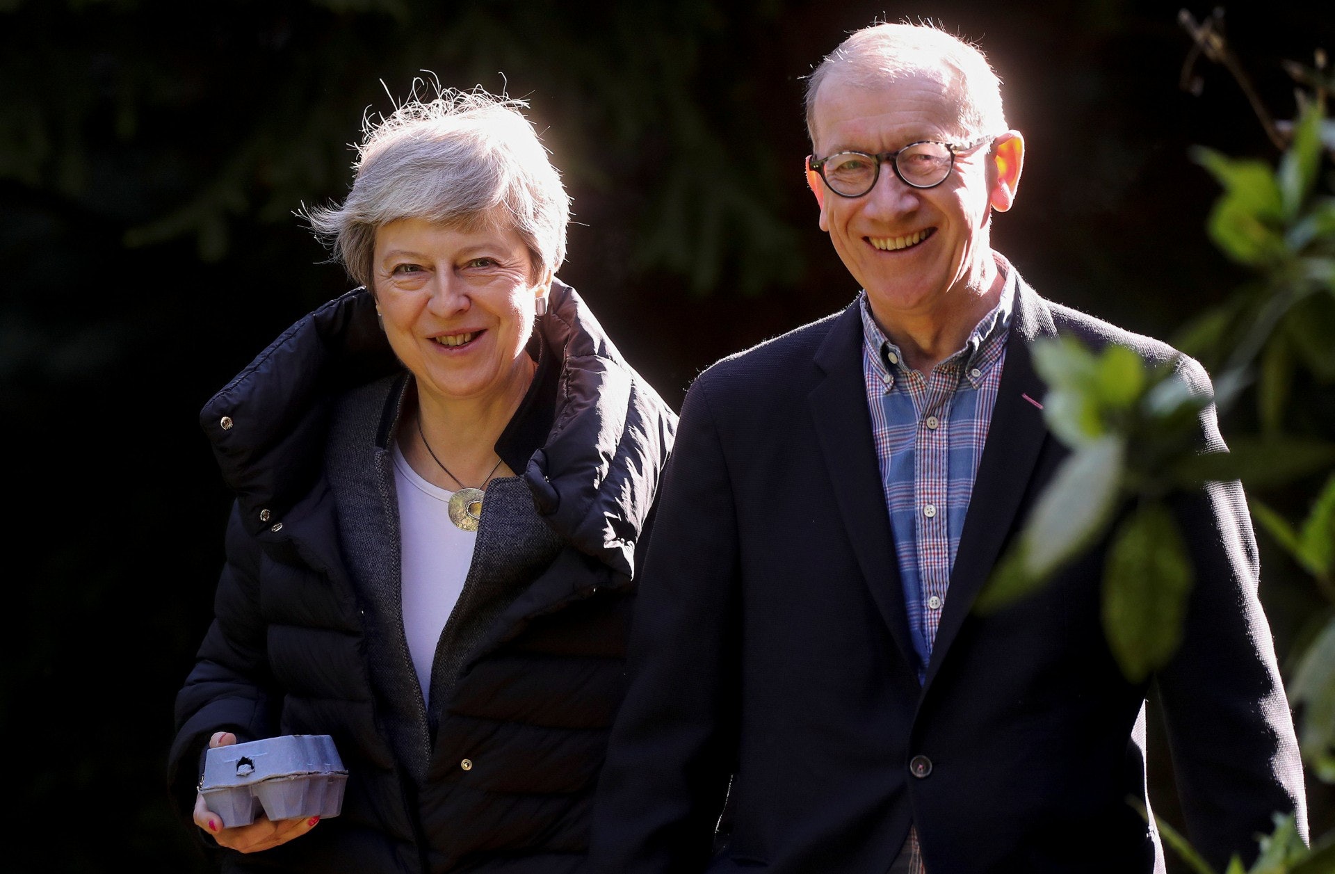 英國首相文翠珊（Theresa May）與丈夫美爾（Philip May）是牛津大學同學，梅爾比文翠珊少一歲。兩人於1980年9月結婚，至今已滿38年，人前人後表現恩愛。據說文翠珊在國會發言時，美爾都會到場靜聽支持。（路透社）
