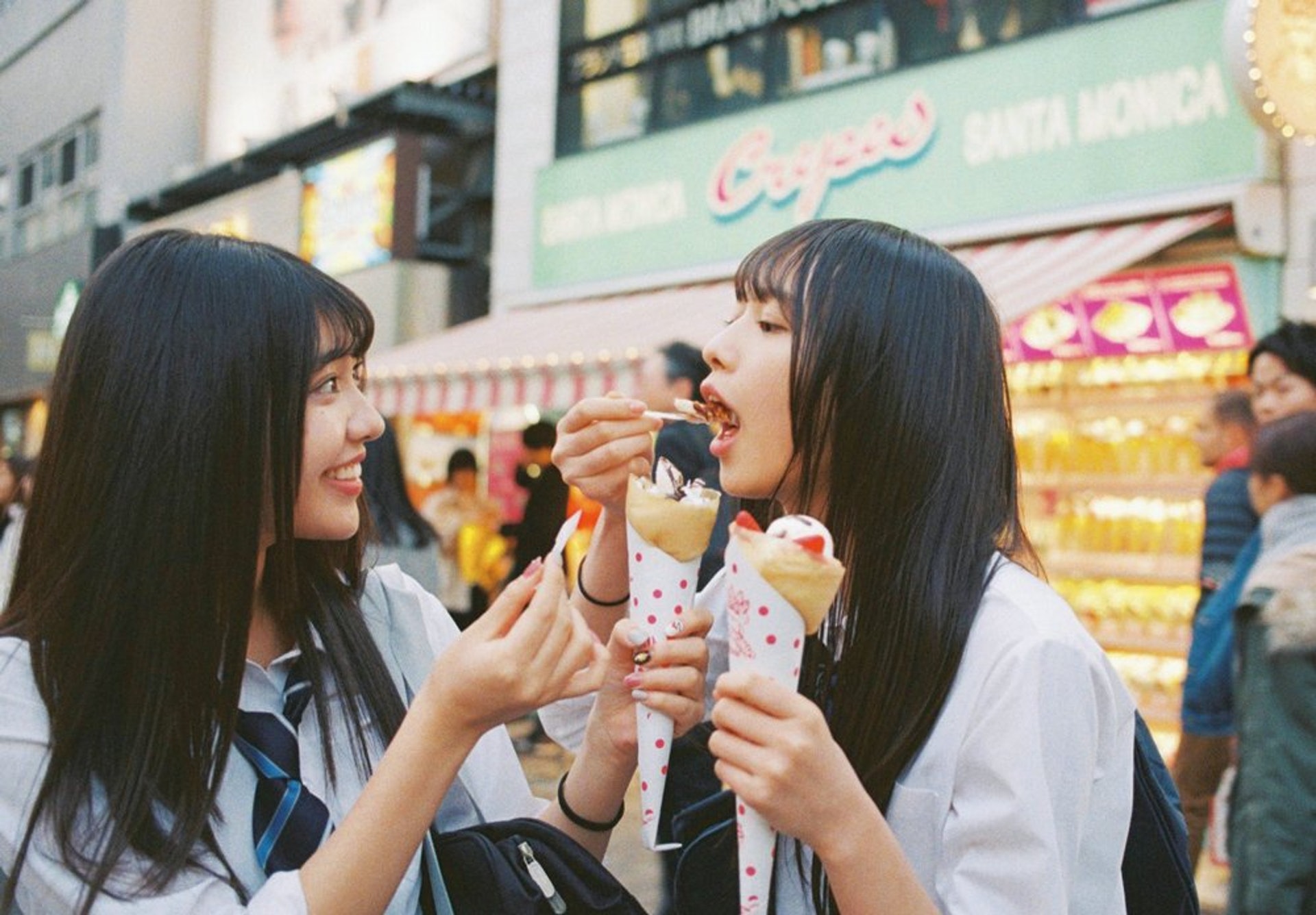 《三品瑠香 1st写真集 EPHEMERAL》相片(徳間書店) 《三品瑠香 1st写真集 EPHEMERAL》相片(徳間書店)