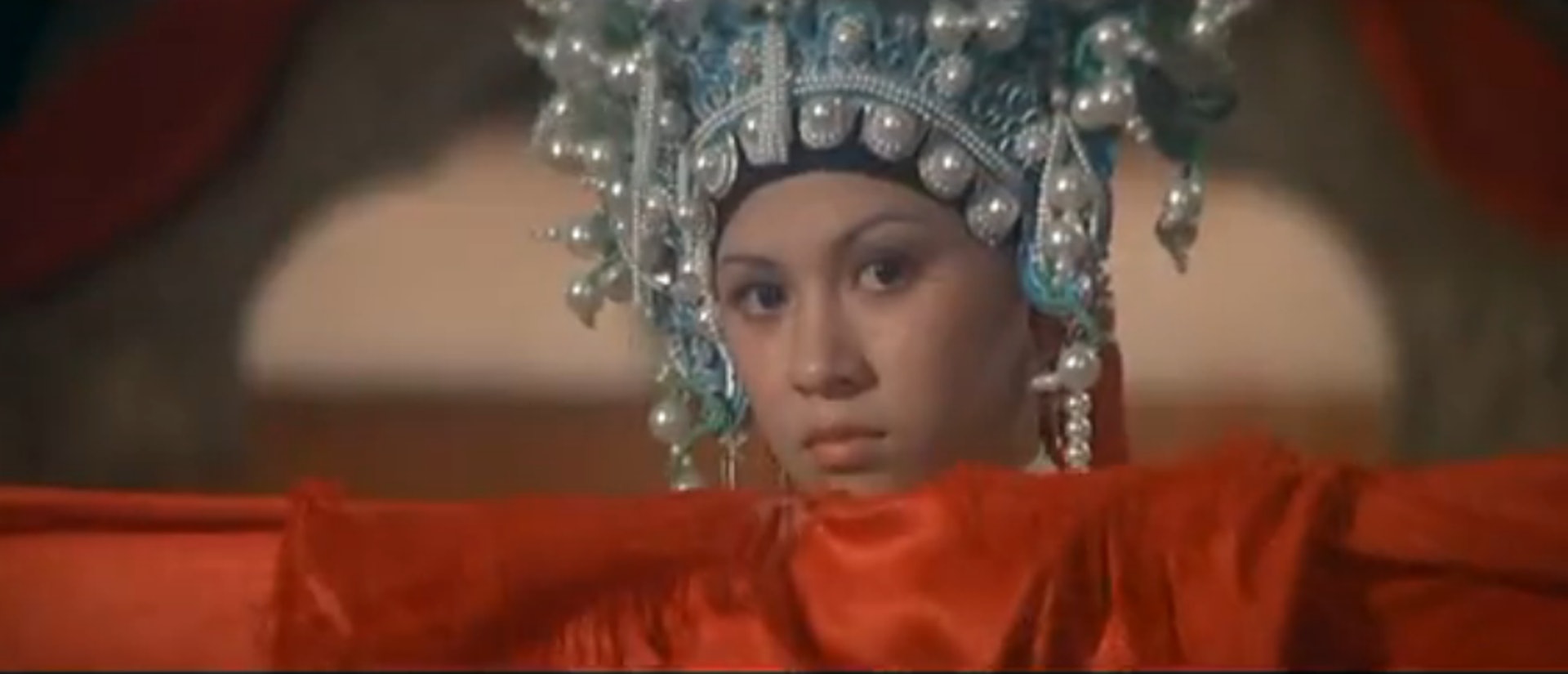 余安安版本的周芷若在張無忌逃婚一幕。(《倚天屠龍記》1978年電影版本劇照) 余安安版本的周芷若在張無忌逃婚一幕。(《倚天屠龍記》1978年電影版本劇照)