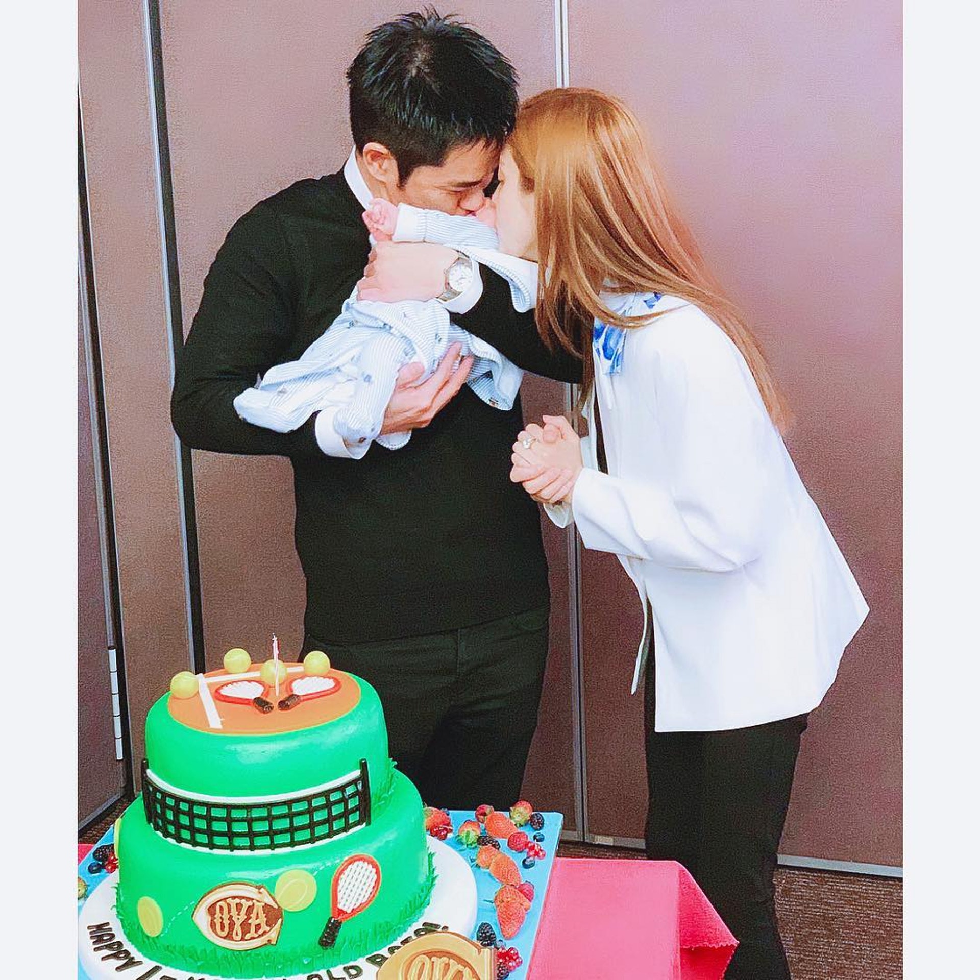 3月鄭承悦滿月時,陳凱琳鄭嘉穎一家也有為BB慶祝。(IG圖片 / ghlchan)