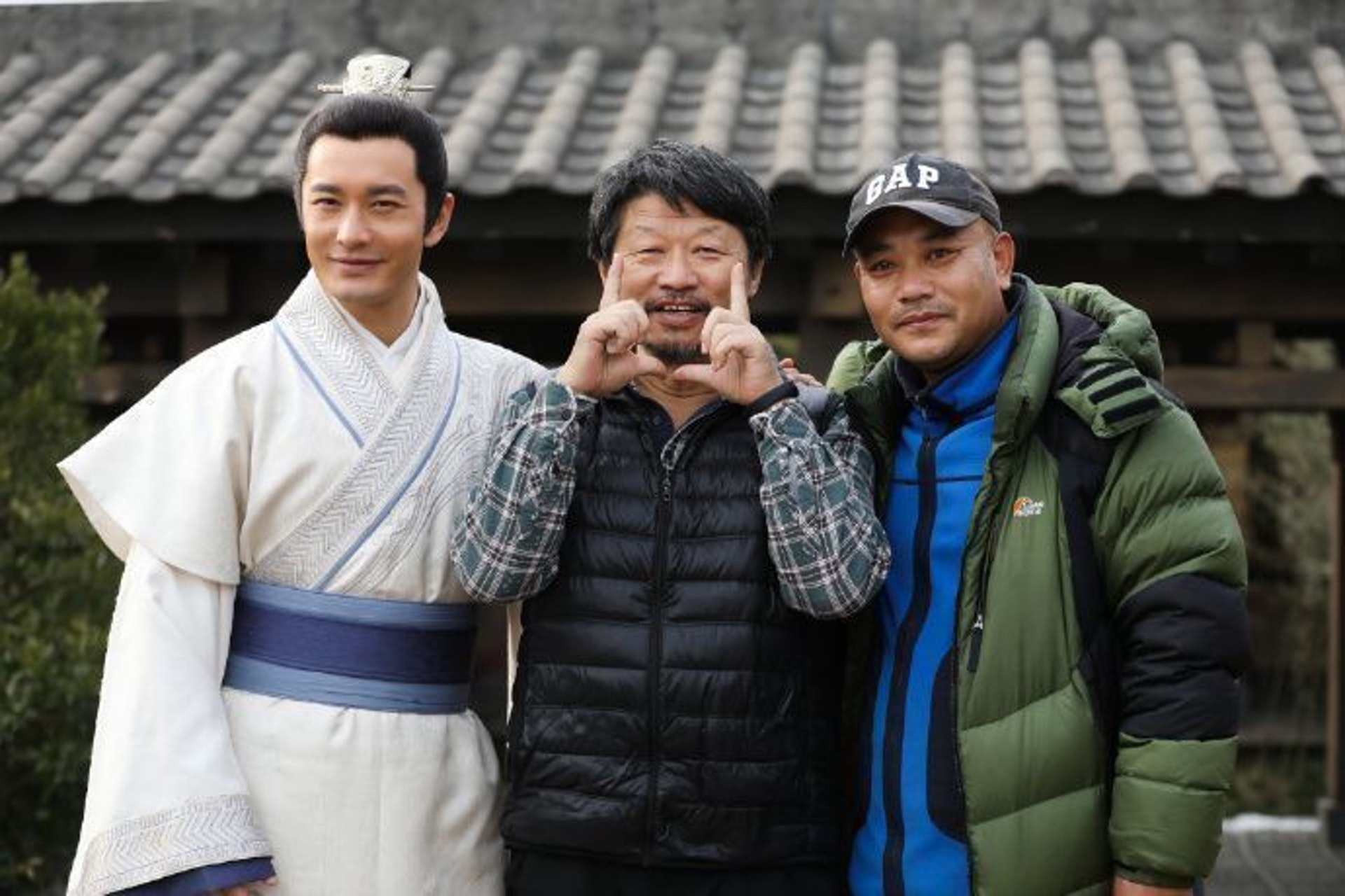 導演說:「其實是劇組太窮,且客串只是好玩,其實拍戲是挺苦的差事,所以每部戲我都想給大家調調情緒,且不會跑龍套的演員不是好導演。」(緯來育樂台Facebook)