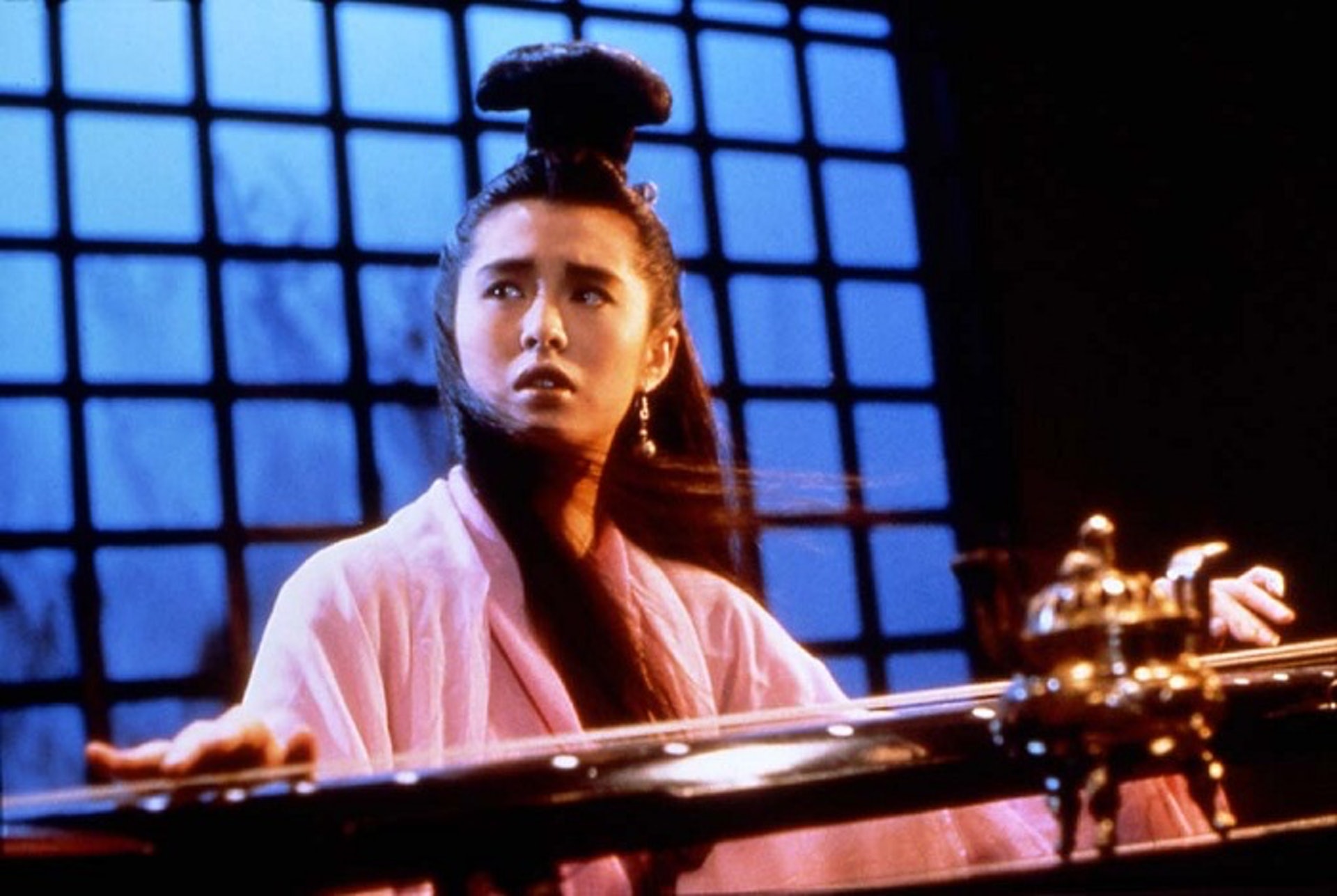 王祖賢當年以《倩女幽魂》中聶小倩一角紅極一時,至今仍是不少女生心中的女神代表。(《倩女幽魂》劇照) 王祖賢當年以《倩女幽魂》中聶小倩一角紅極一時,至今仍是不少女生心中的女神代表。(《倩女幽魂》劇照)