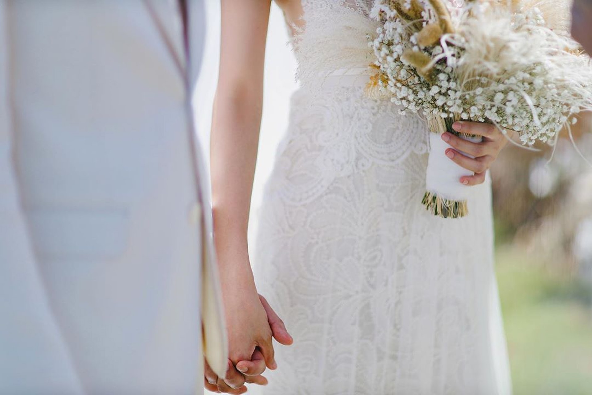 近年非常流行主打性感的以色列婚紗。(黃翠如IG:@wongtsuiyu)