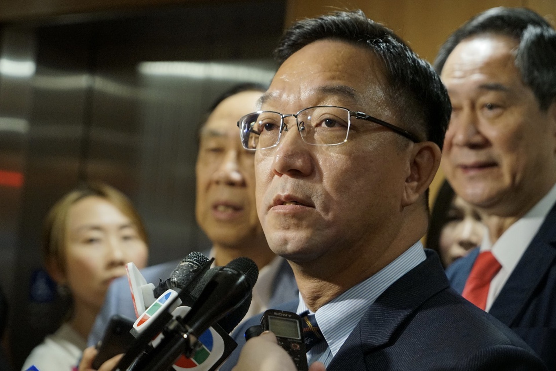 劉業強指鄉議局已備妥丁權案上訴文件,如無意外會日內向法庭遞交。(洪嘉徽攝)