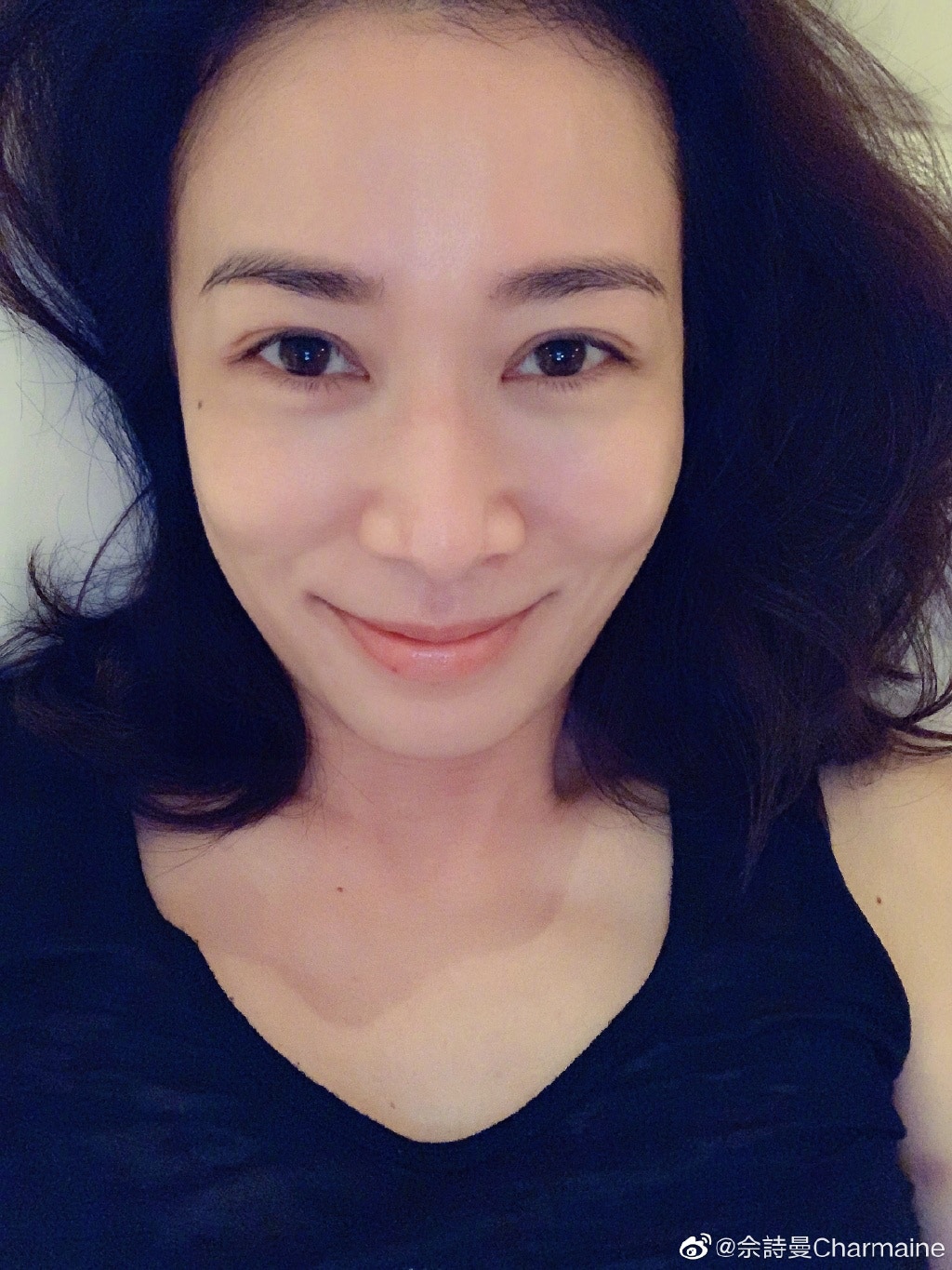 點睇都唔似44歲。(佘詩曼微博圖片)