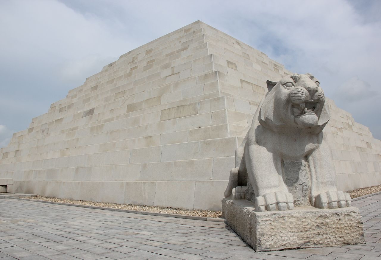 位於北韓境內的檀君陵。（維基百科之檀君陵條目圖片）