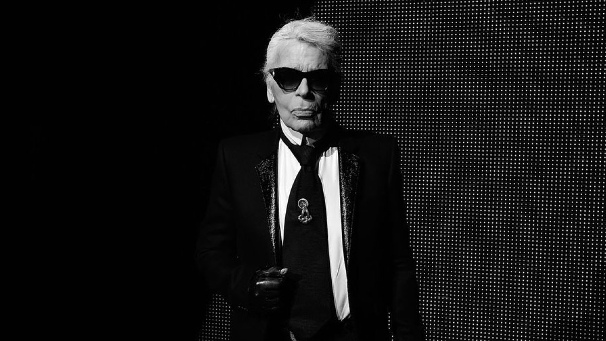 為悼念老佛爺 CHANEL、FENDI和Karl Lagerfeld破天荒聯手辦活動 為悼念老佛爺 CHANEL、FENDI和Karl Lagerfeld破天荒聯手辦活動