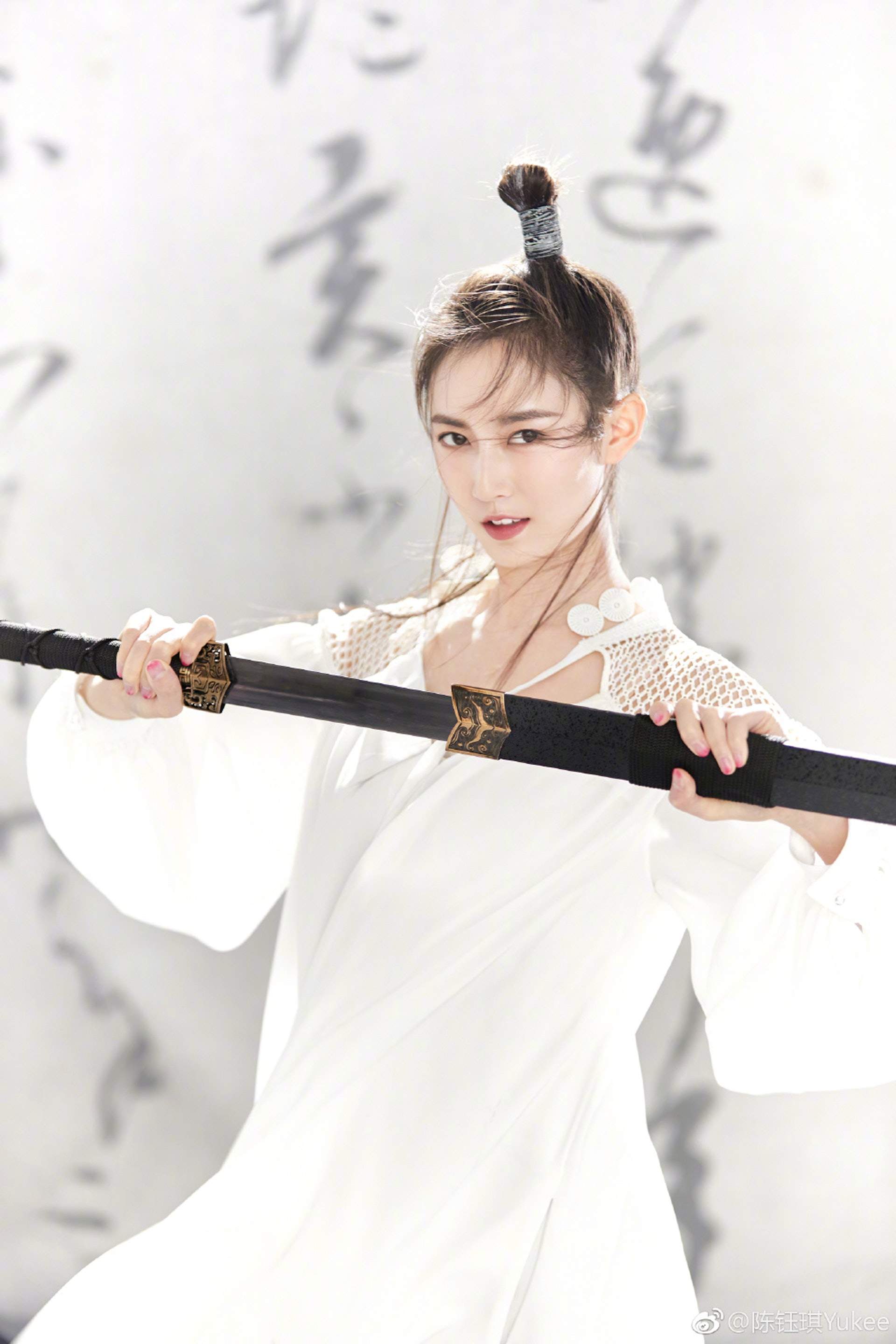 26歲陳鈺琪保養得宜,即使在新版《倚天屠龍記》中,飾演約19歲的趙敏,也全沒有違和感。(陳鈺琪微博) 26歲陳鈺琪保養得宜,即使在新版《倚天屠龍記》中,飾演約19歲的趙敏,也全沒有違和感。(陳鈺琪微博)