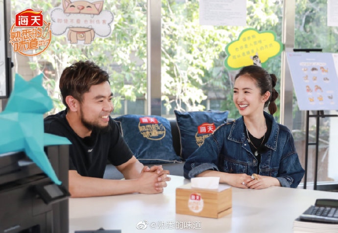 林依晨最近与弟弟一齐上内地综艺节目《熟悉的味道》。（《熟悉的味道》微博图片）