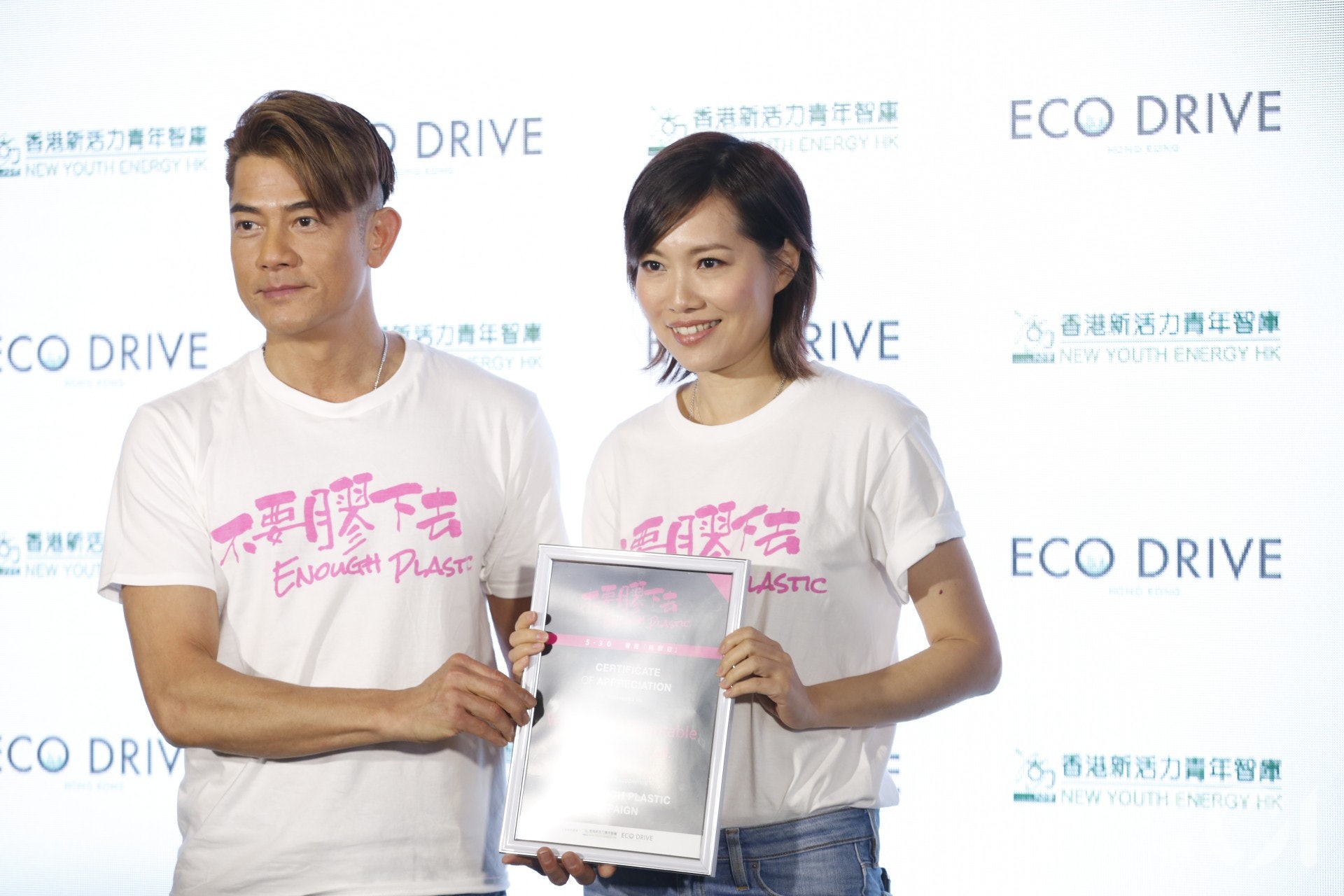 Aaron又話去咖啡店買咖啡都可以自己器皿,又可以保溫,又環保,一舉兩得。(陳順祺攝) Aaron又話去咖啡店買咖啡都可以自己器皿,又可以保溫,又環保,一舉兩得。(陳順祺攝)