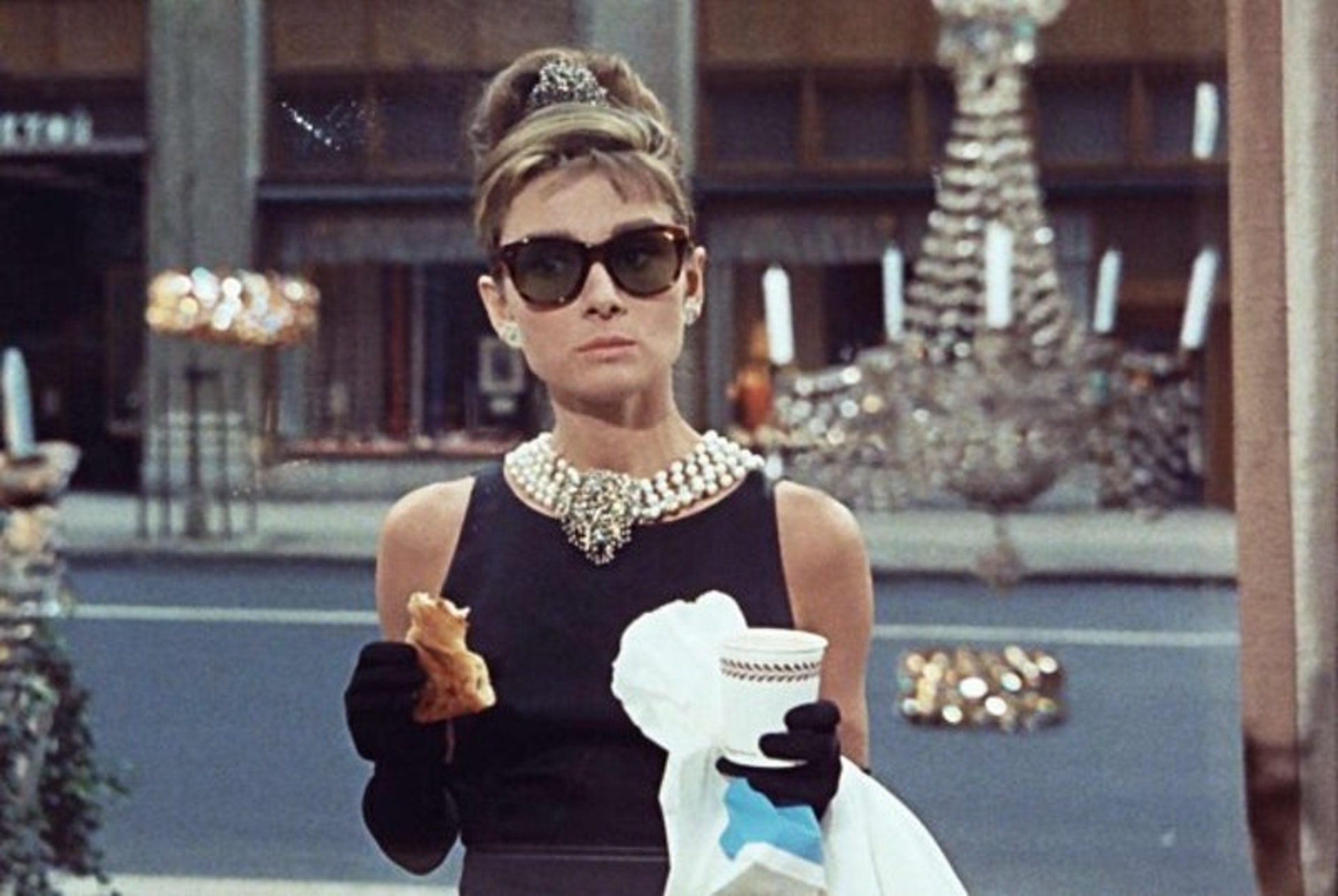 (《Breakfast at Tiffany's》劇照) (《Breakfast at Tiffany's》劇照)