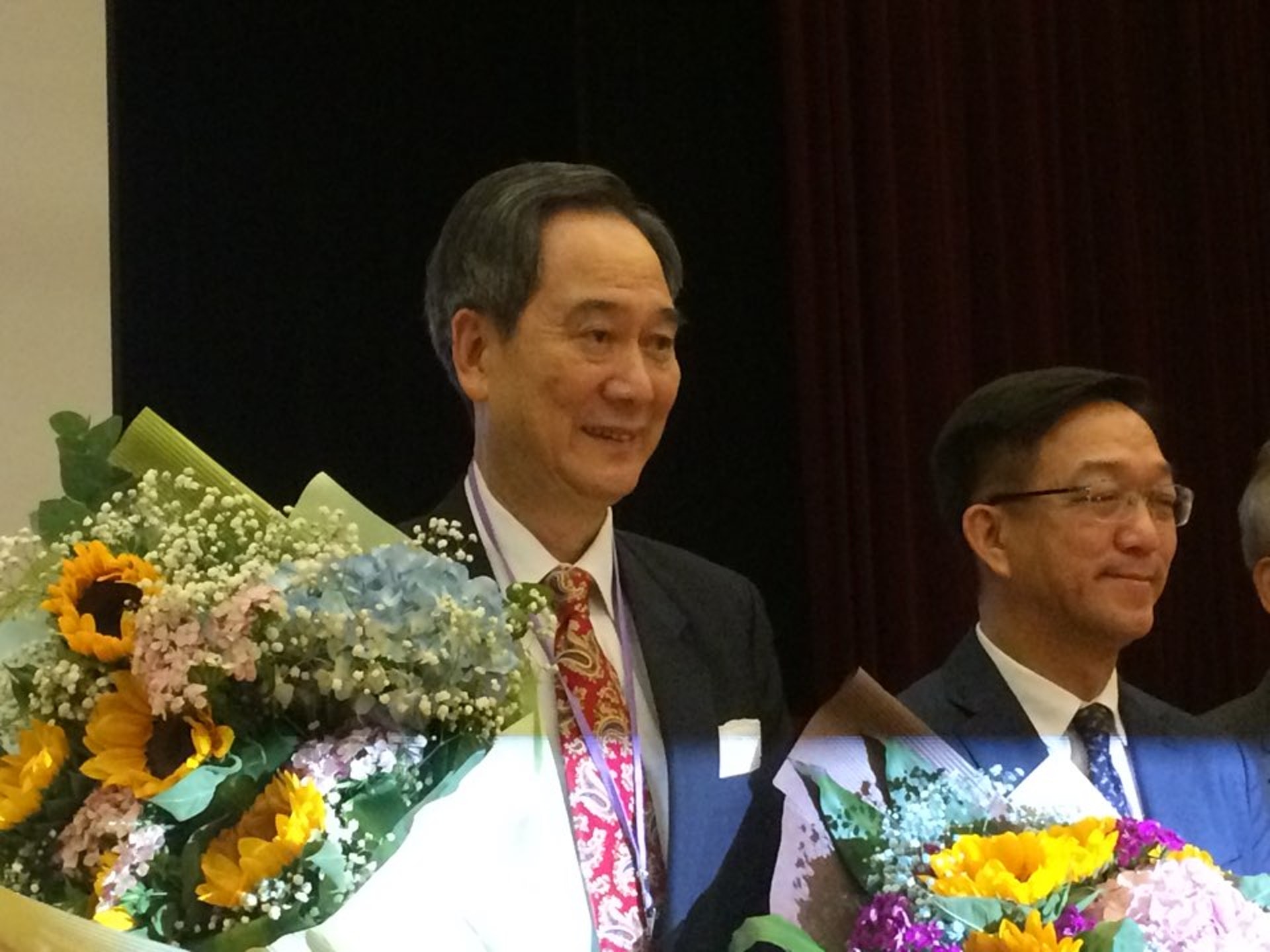 早前有報導指遇挑戰的現任副主席林偉強(左),最終順利連任南約區副主席。(彭毅詩攝) 早前有報導指遇挑戰的現任副主席林偉強(左),最終順利連任南約區副主席。(彭毅詩攝)