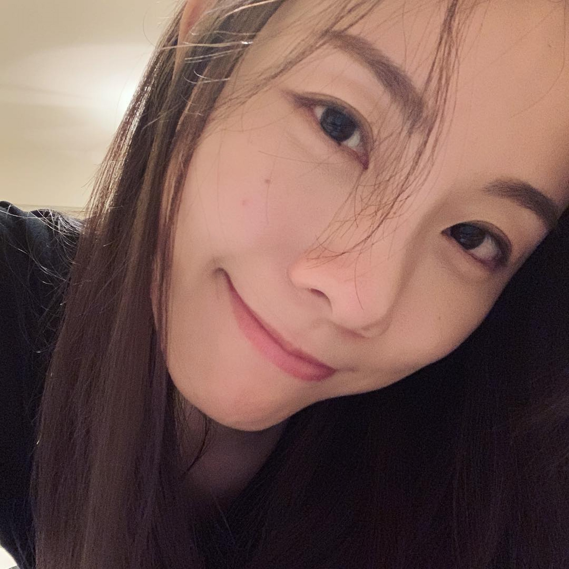 超近鏡自拍,唔係個個得,首先塊面要瘦。(IG:stboo) 超近鏡自拍,唔係個個得,首先塊面要瘦。(IG:stboo)