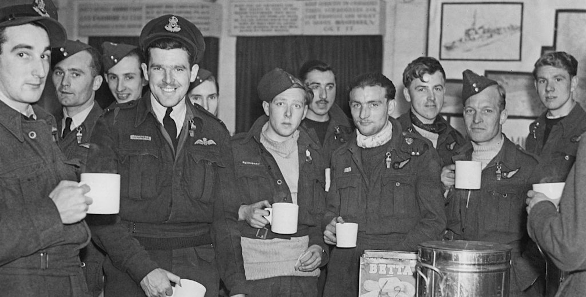 【諾曼第登陸】英國皇家空軍297隊配合反攻計劃,在北法布洛涅(Boulogne)海岸完成襲擊納粹海軍任務。登陸戰成功後,返回盟軍基地待命。(Getty Images) 【諾曼第登陸】英國皇家空軍297隊配合反攻計劃,在北法布洛涅(Boulogne)海岸完成襲擊納粹海軍任務。登陸戰成功後,返回盟軍基地待命。(Getty Images)