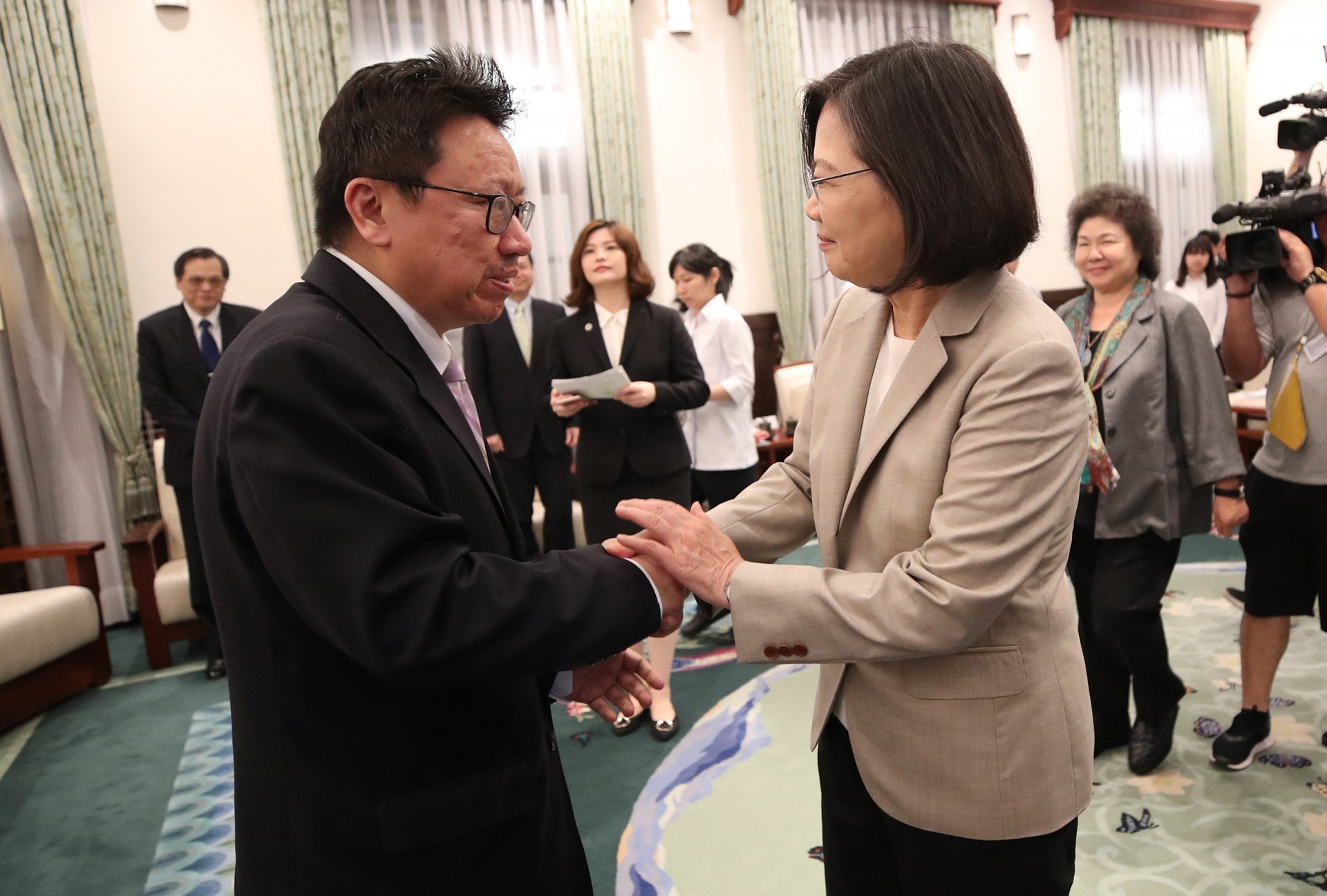蔡英文3日接見「海外民運人士認識台灣民主人權」參訪團,圖左為民運人士陳破空。(中央社) 蔡英文3日接見「海外民運人士認識台灣民主人權」參訪團,圖左為民運人士陳破空。(中央社)