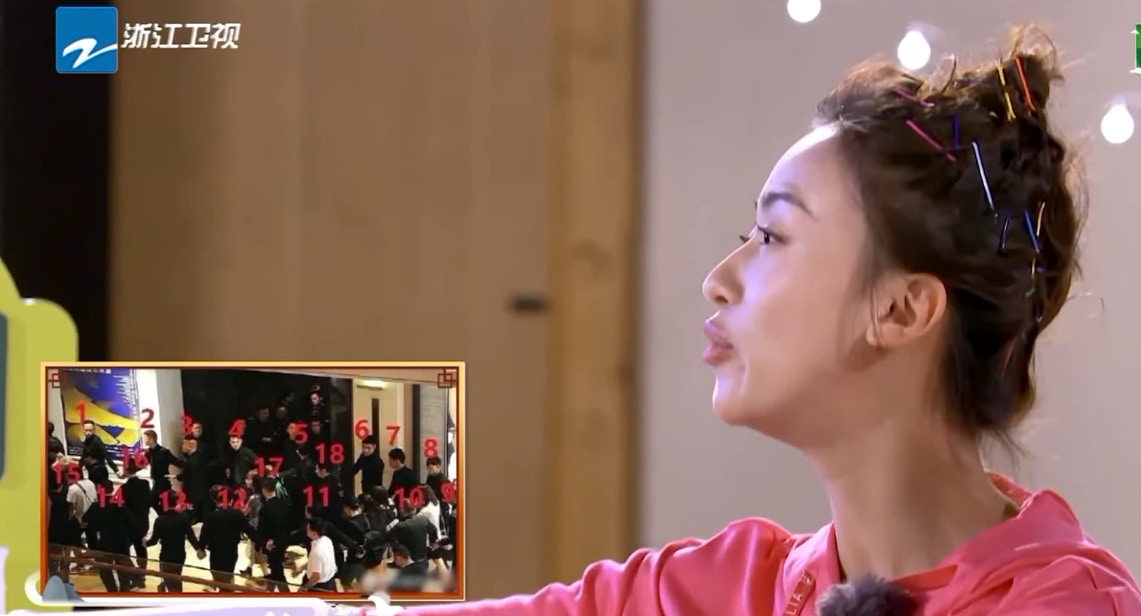 吳謹言的回答顯得相當無奈。（《青春環遊記》截圖）