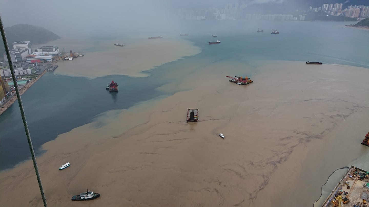 黃泥水襲將軍澳 3年兩度現污泥區議員轟環保署監管不力 黃泥水襲將軍澳 3年兩度現污泥區議員轟環保署監管不力